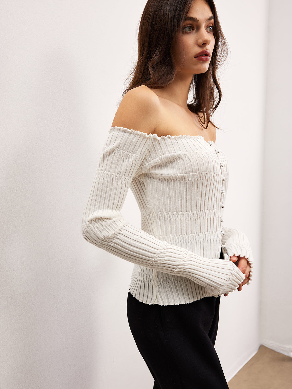 Off-Shoulder Lettuce Trim Cardigan-Chicvia