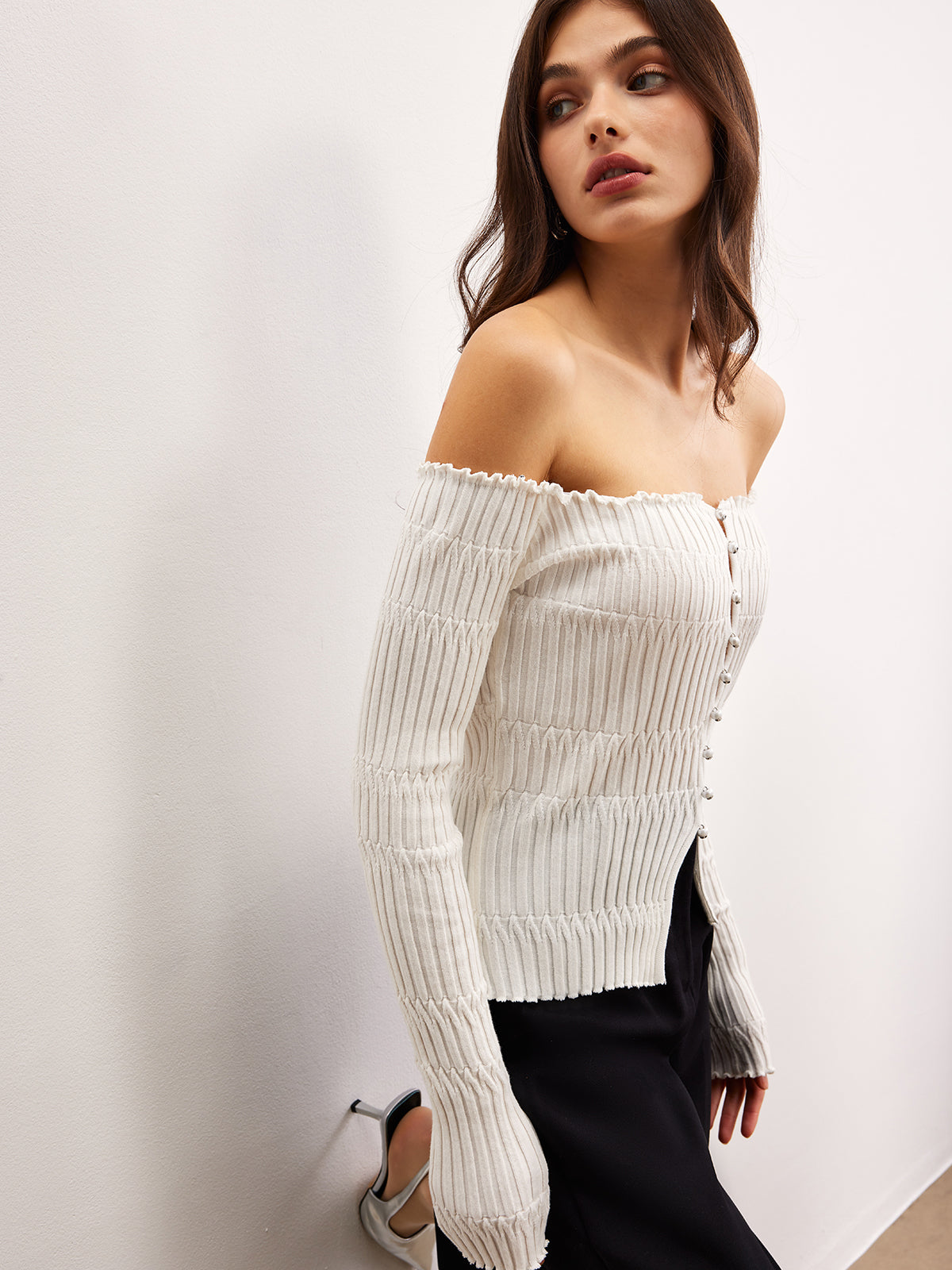 Off-Shoulder Lettuce Trim Cardigan-Chicvia