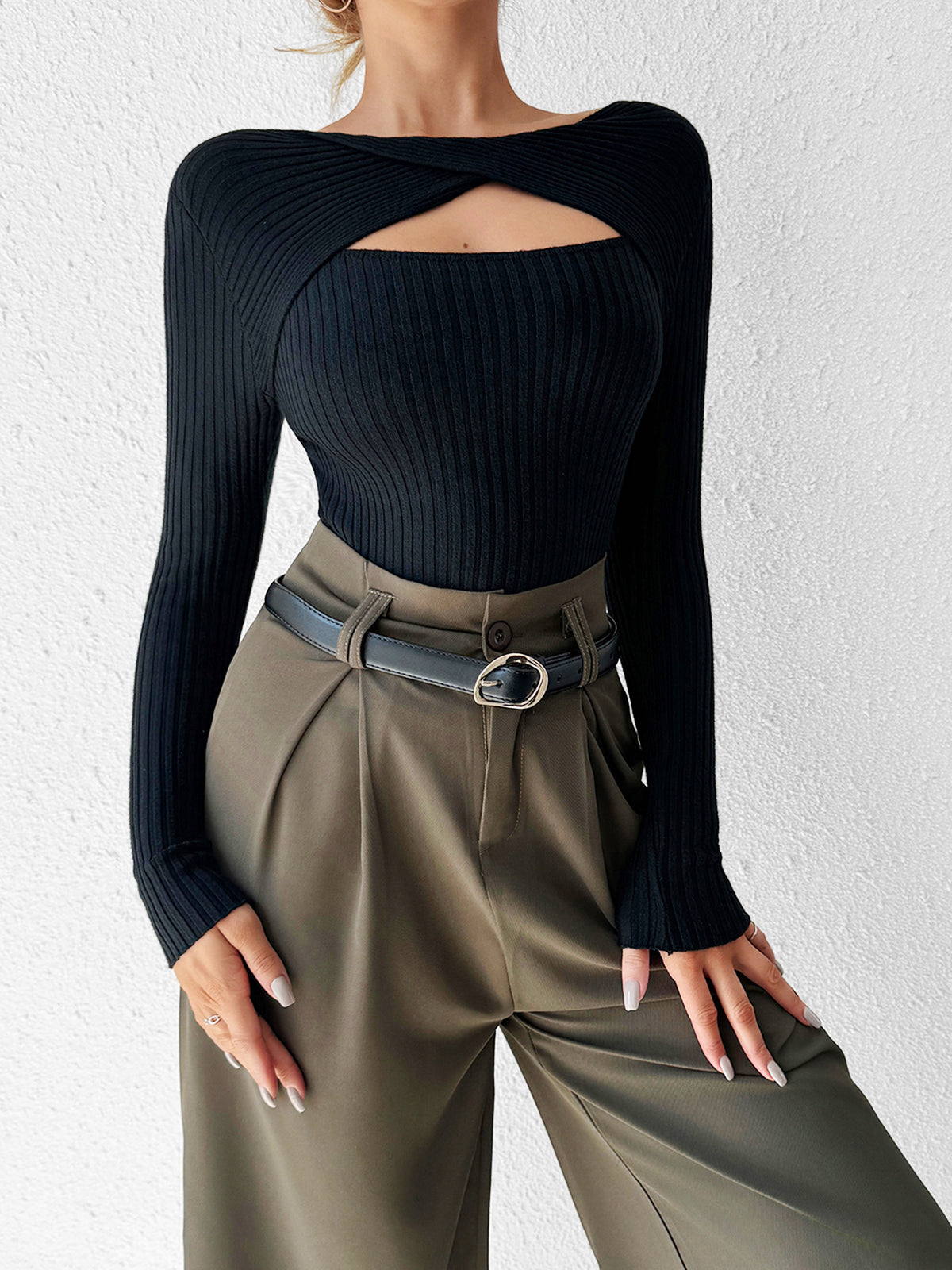 Cutout Skinny Knit Top-Chicvia