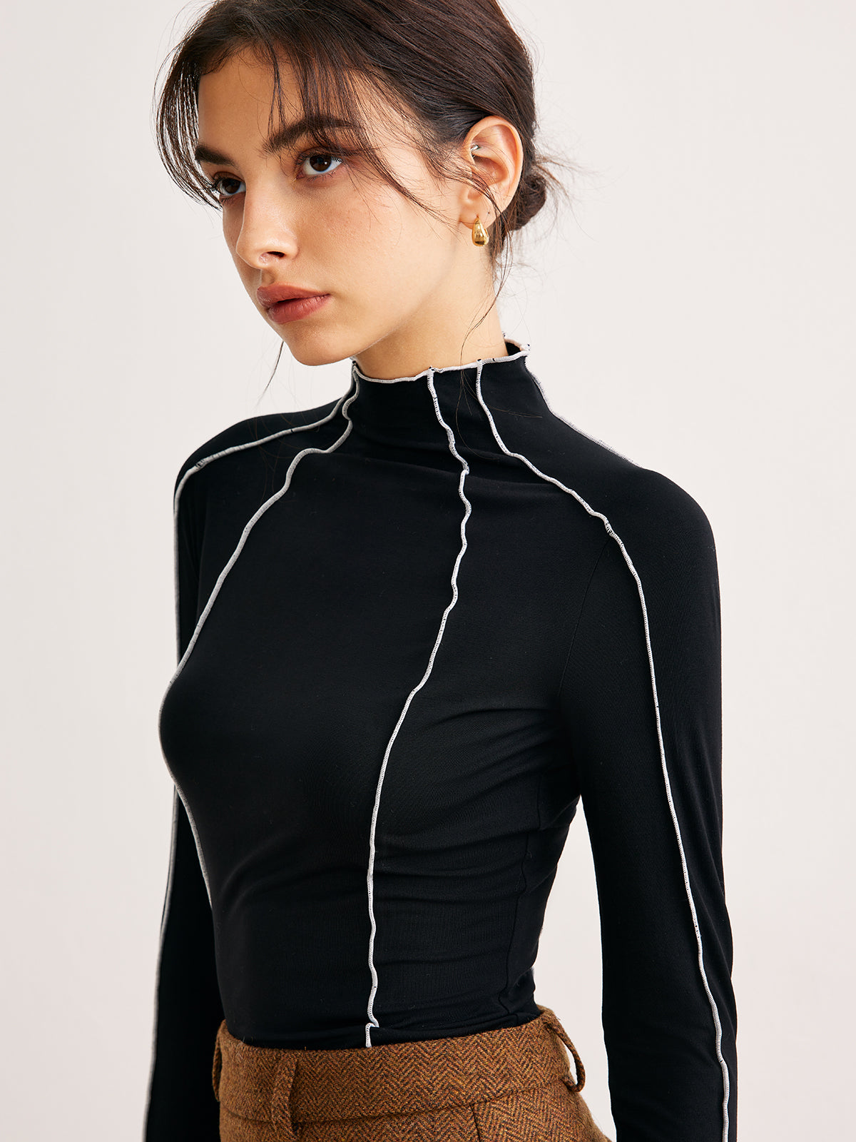 Lettuce Trim Contrast Piping Slim T-Shirt-Chicvia