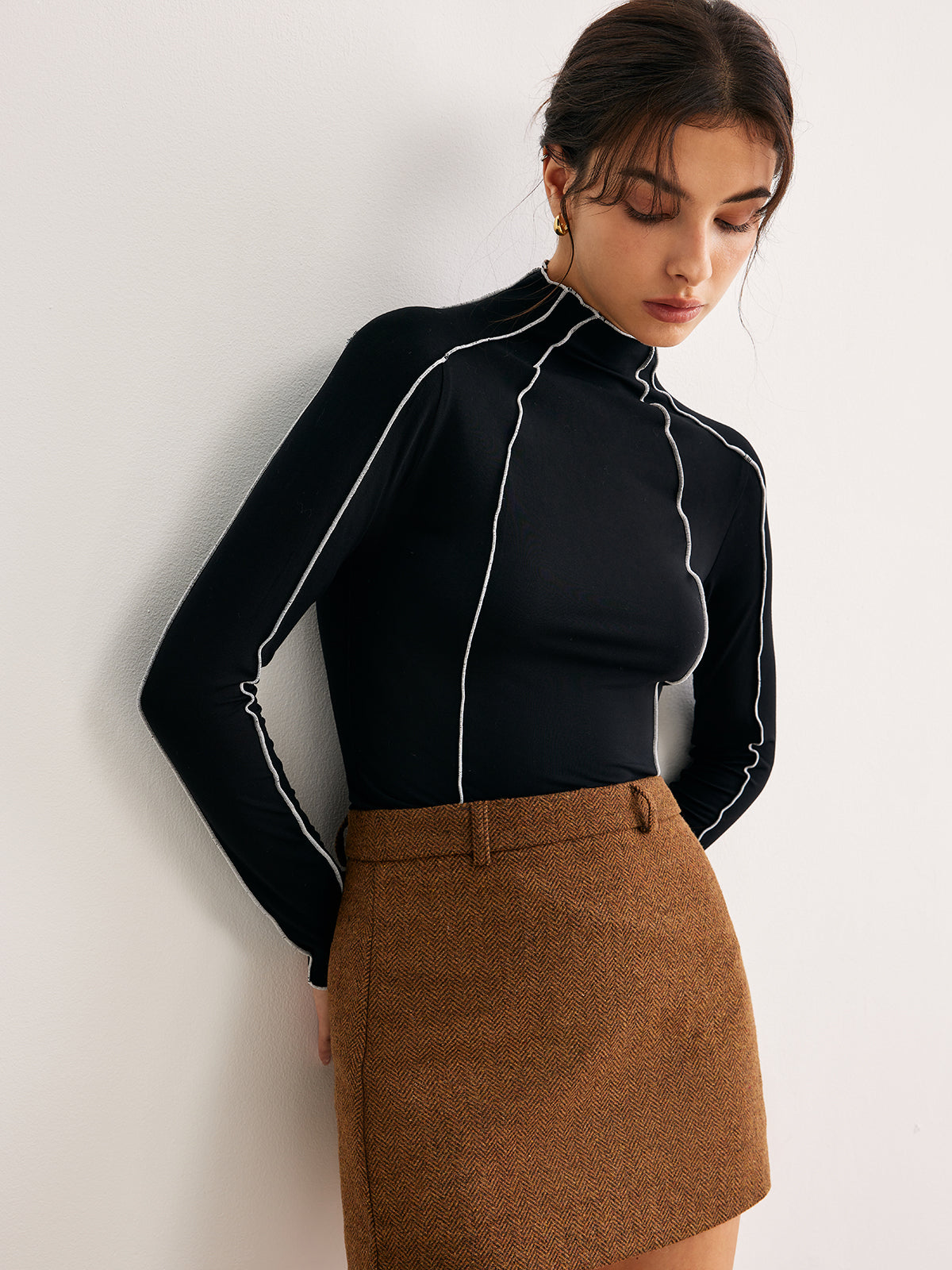 Lettuce Trim Contrast Piping Slim T-Shirt-Chicvia