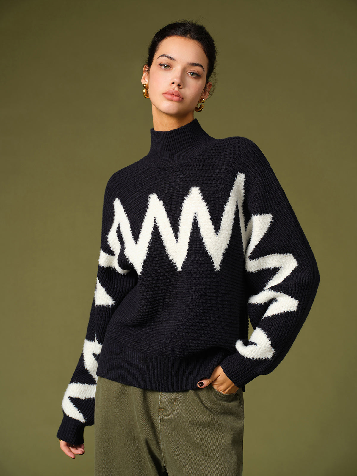 Mock Neck Contrast Binding Sweater-Chicvia