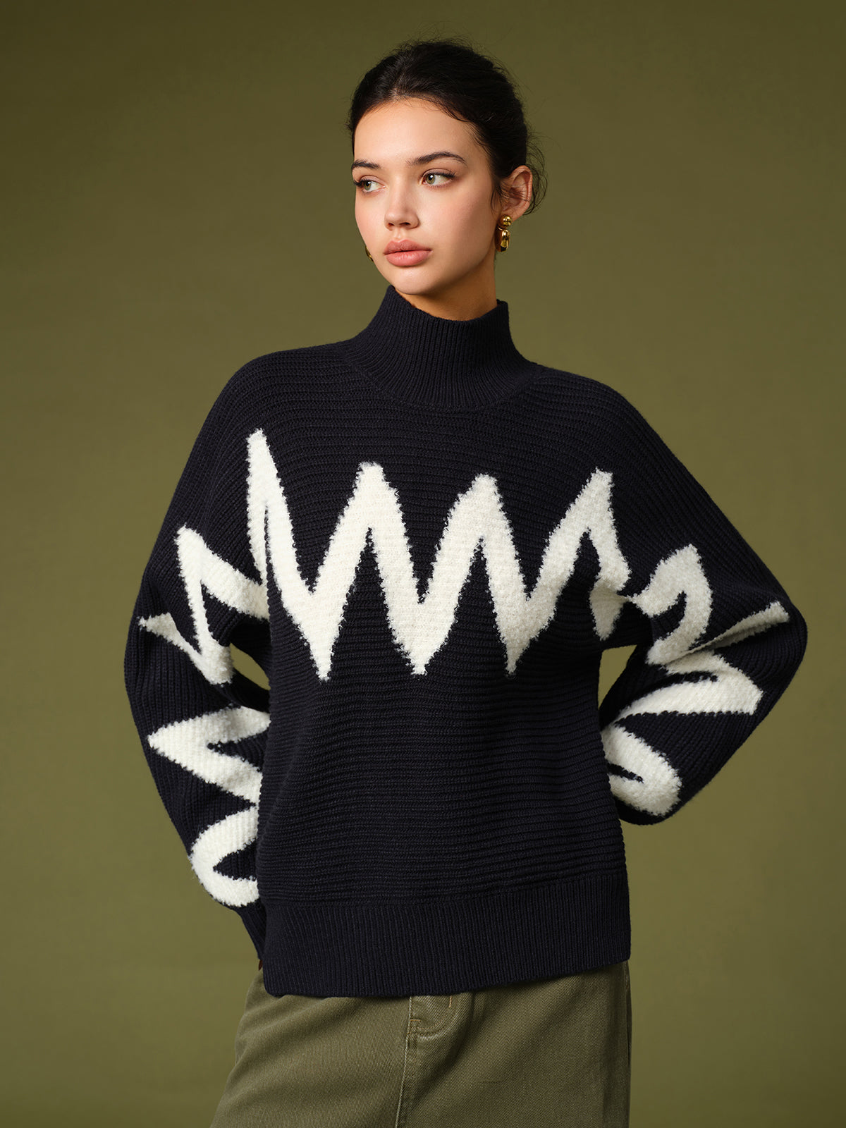Mock Neck Contrast Binding Sweater-Chicvia