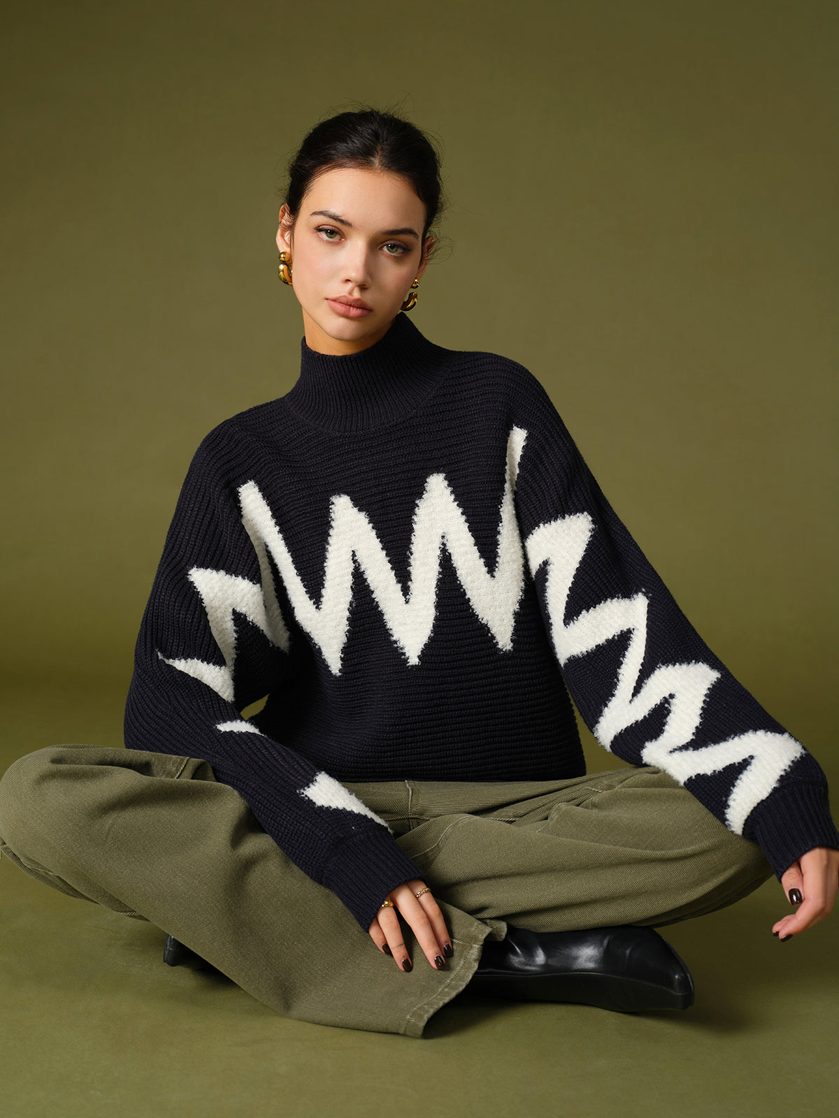 Mock Neck Contrast Binding Sweater-Chicvia