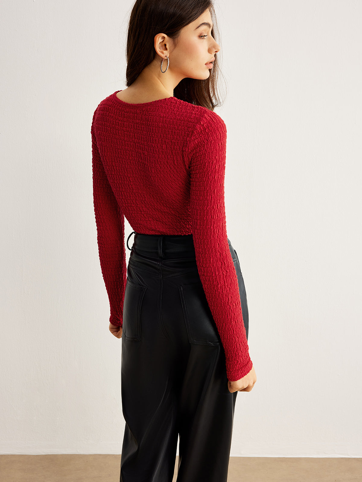 Metal O-Ring Cutout Plisse T-Shirt-Chicvia