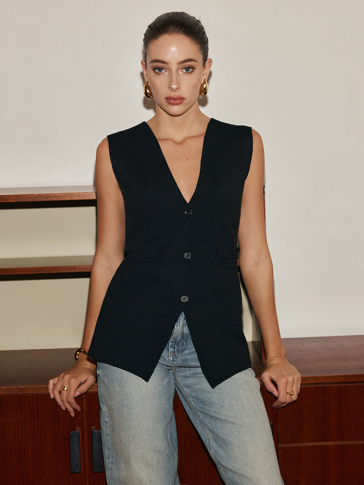 Leisure Button Slim Sweater Vest-Chicvia