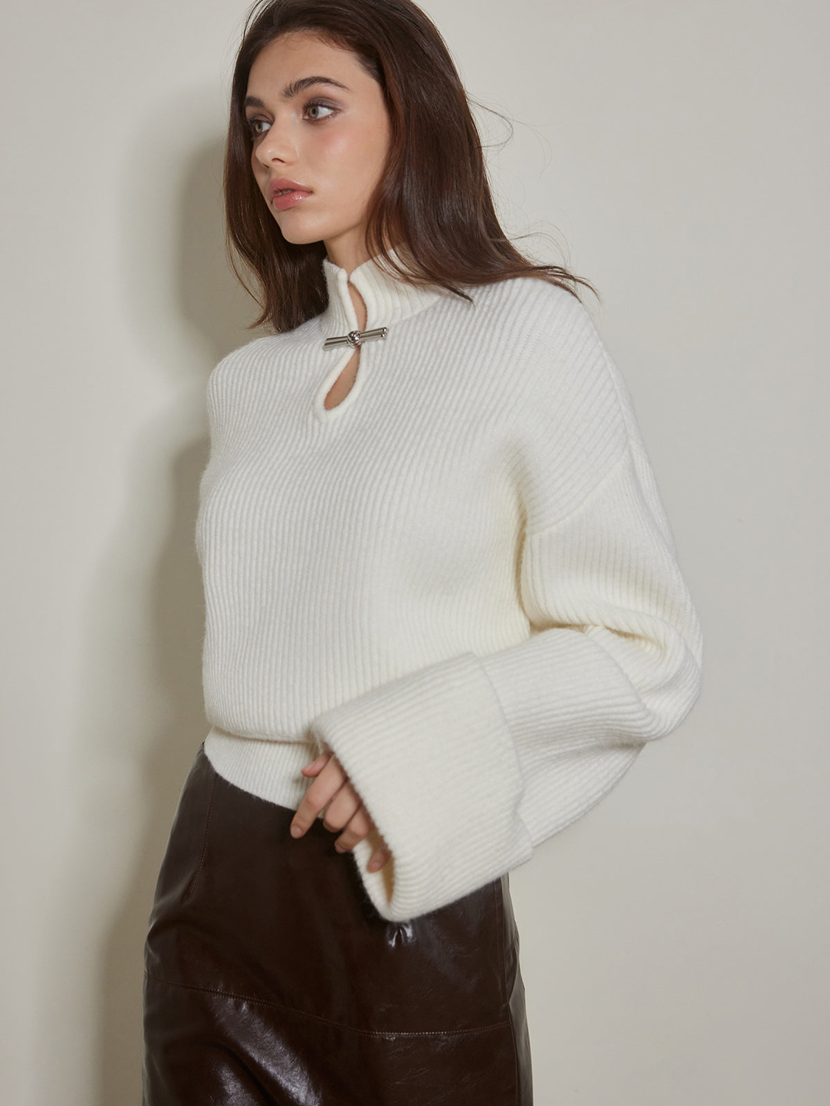 Keyhole Neckline Ribbed Shift Sweater-Chicvia
