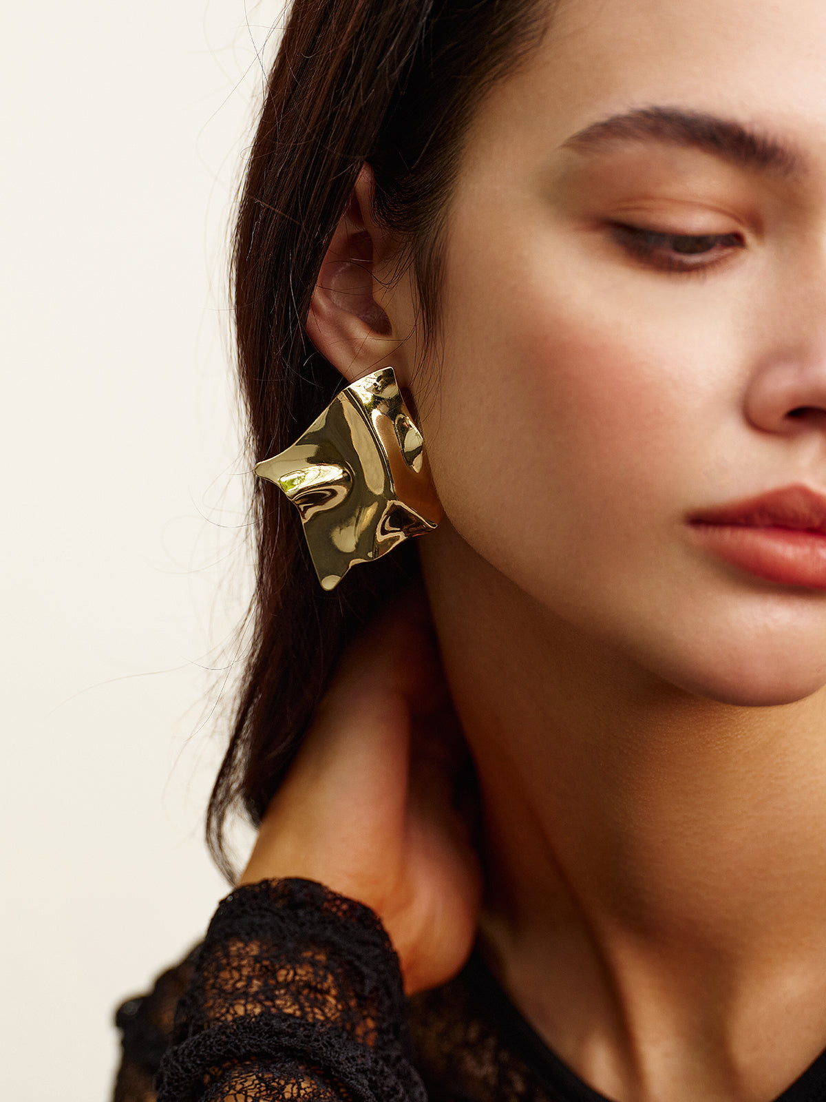 Minimalist Pleated Stud Earrings-Chicvia