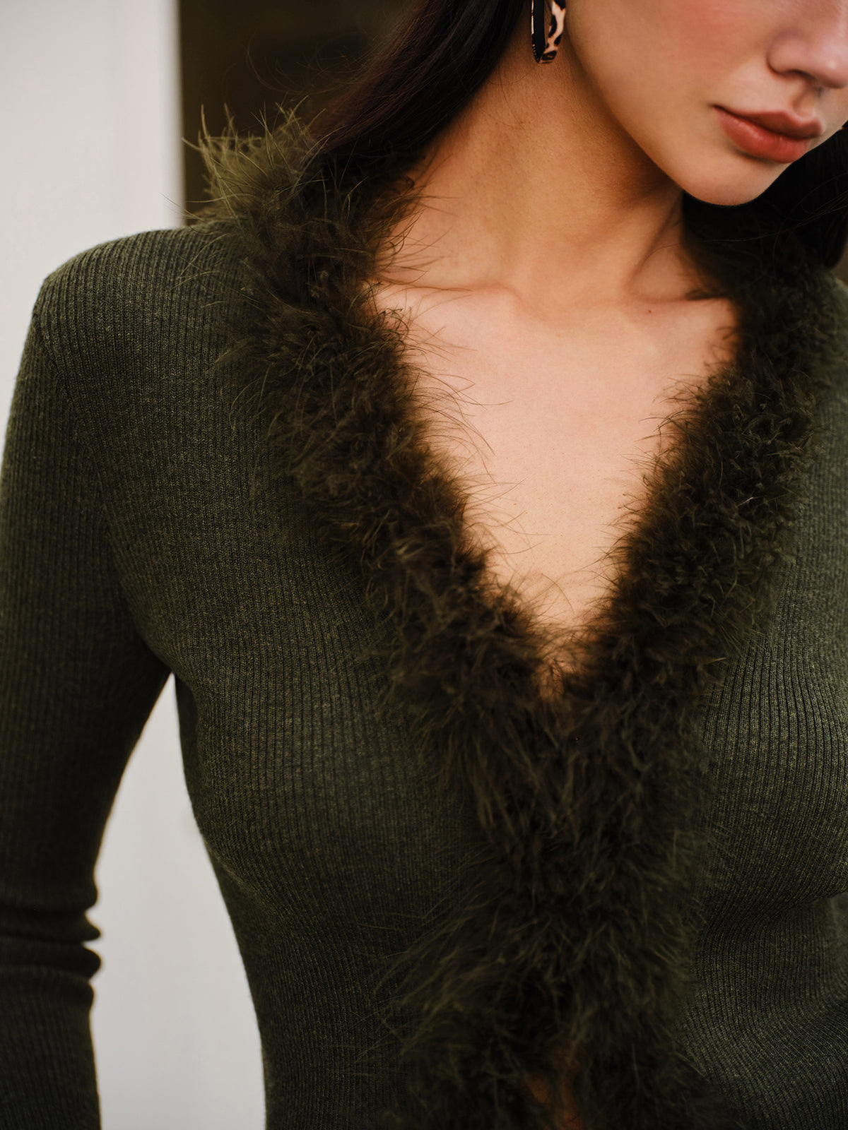 Feather Trim Wool-Blend Slim Sweater-Chicvia