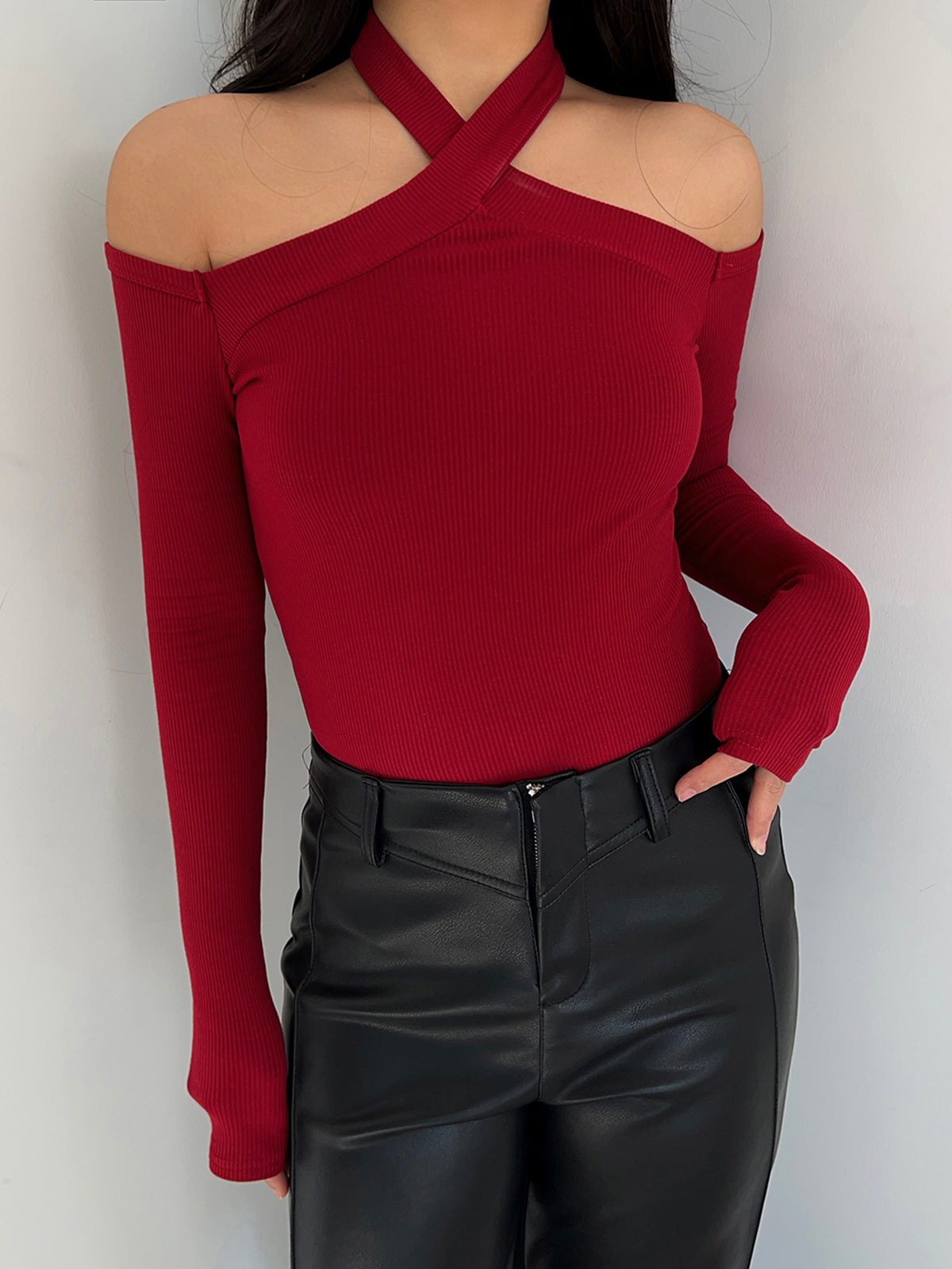 Criss Cross Cold-Shoulder Ribbed Top-Chicvia