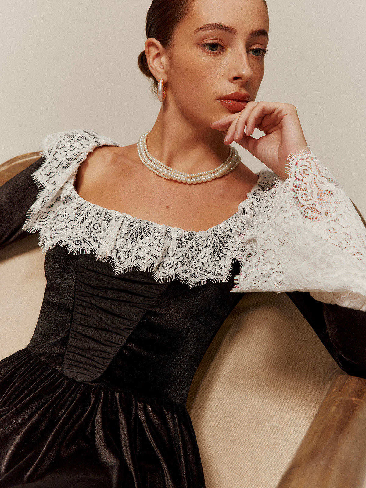 Lace Trim Velvet Short Dress-Chicvia