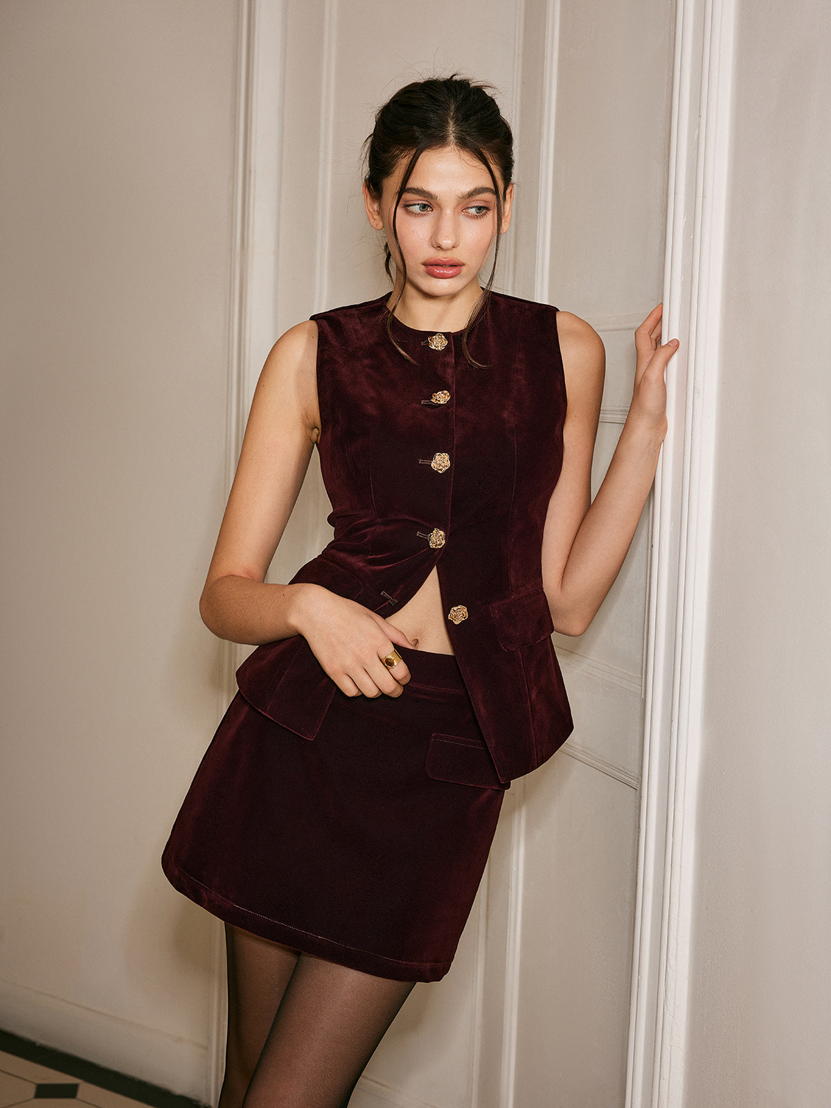 Metal-Button Velvet Cinched Vest-Chicvia