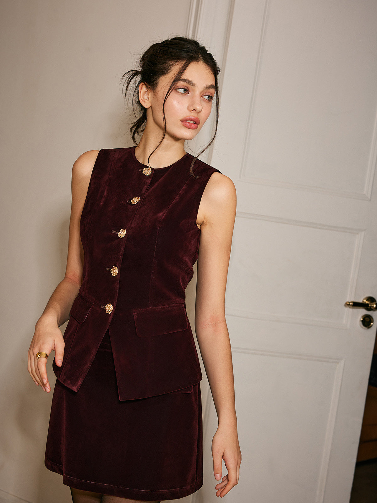 Metal-Button Velvet Cinched Vest-Chicvia