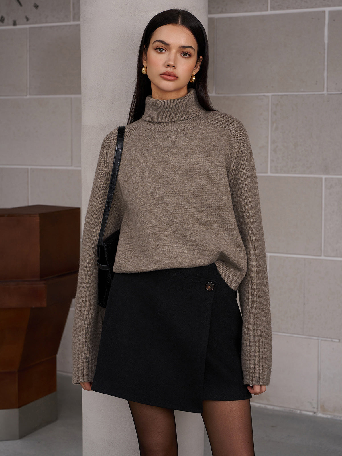 Ribbed Turtleneck Short Sweater-Chicvia