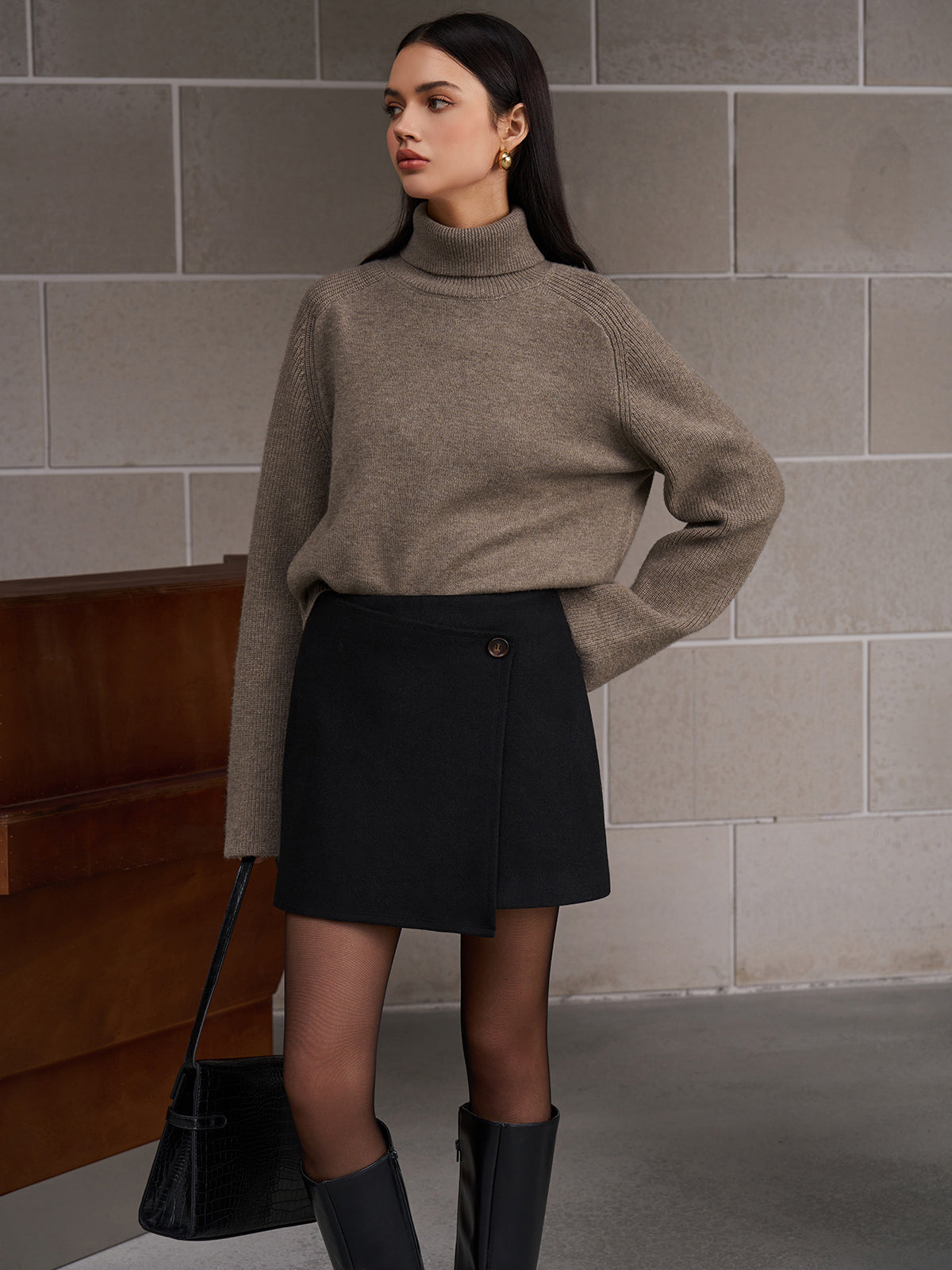 Ribbed Turtleneck Short Sweater-Chicvia