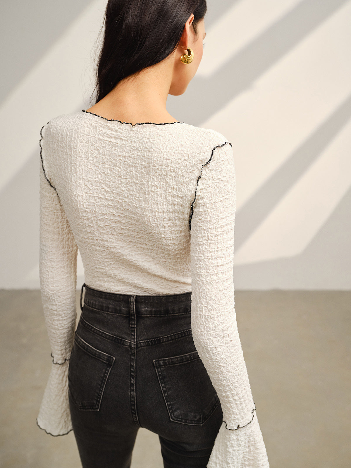 Contrast Piping Bell Sleeve T-Shirt-Chicvia