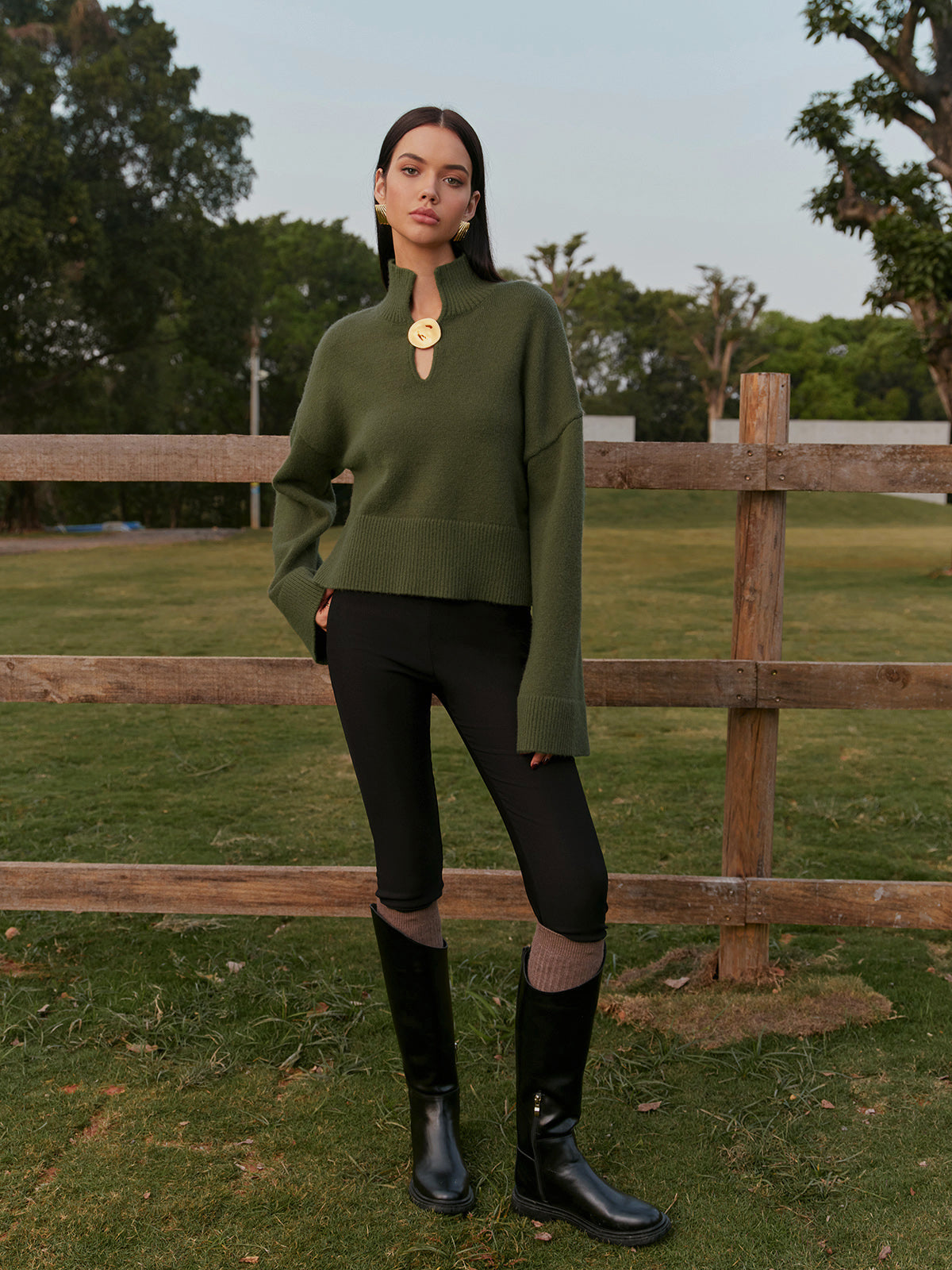 Mock Neck Metal-Detail Short Sweater-Chicvia