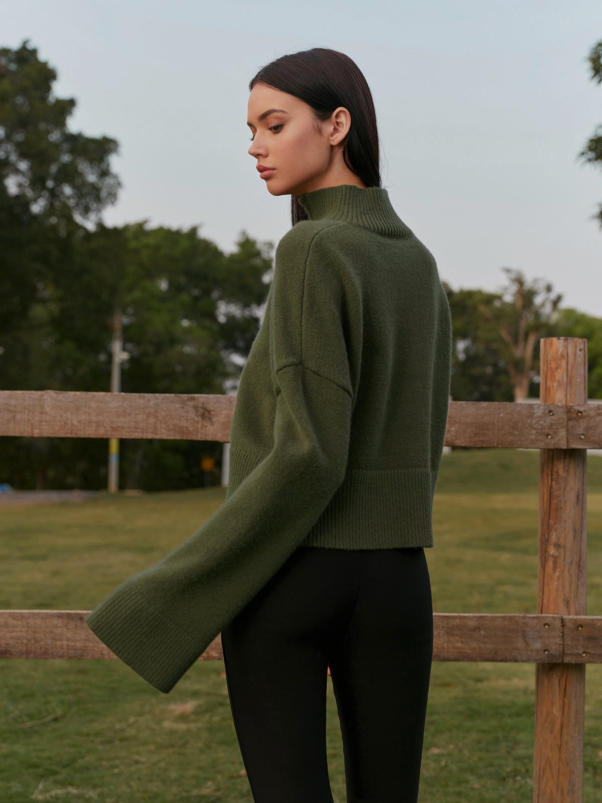 Mock Neck Metal-Detail Short Sweater-Chicvia