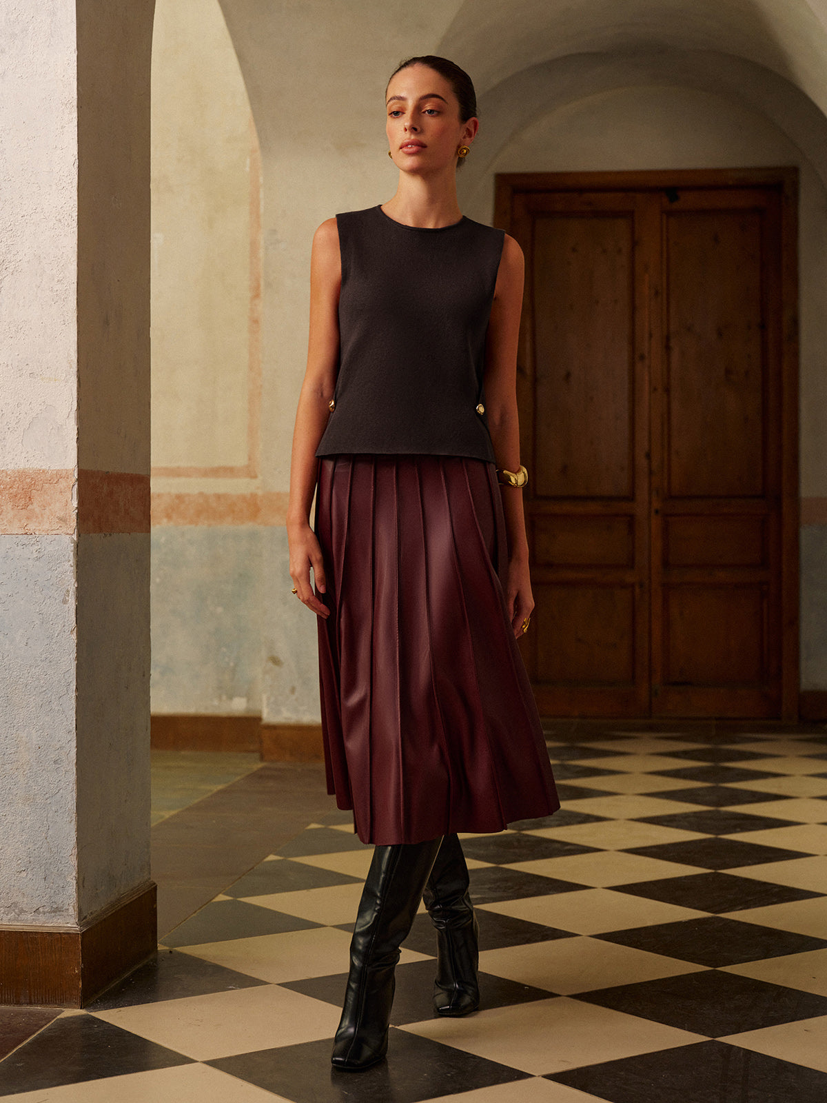 Metal-Detail Regular Fit Sweater Vest-Chicvia