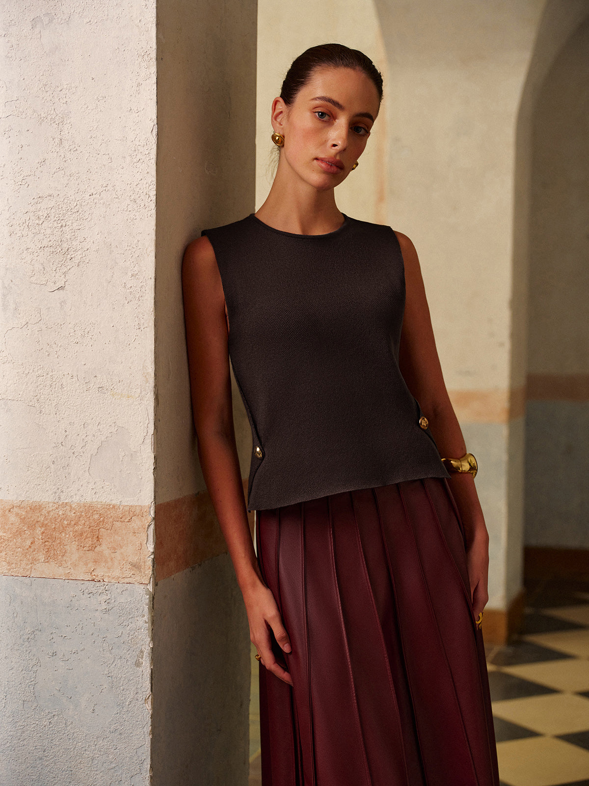 Metal-Detail Regular Fit Sweater Vest-Chicvia