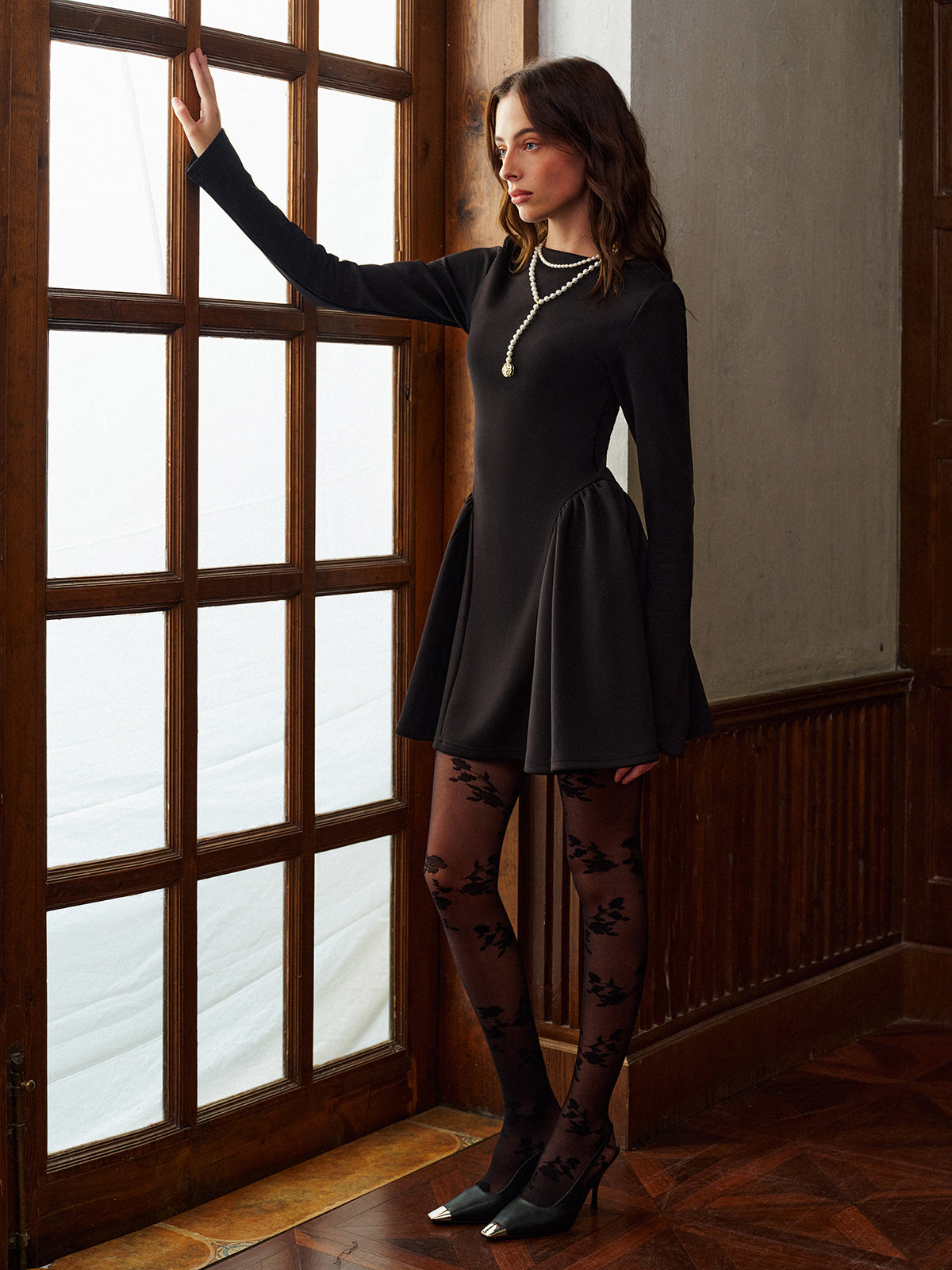 Plain Long Sleeve Pleated Short Dress-Chicvia