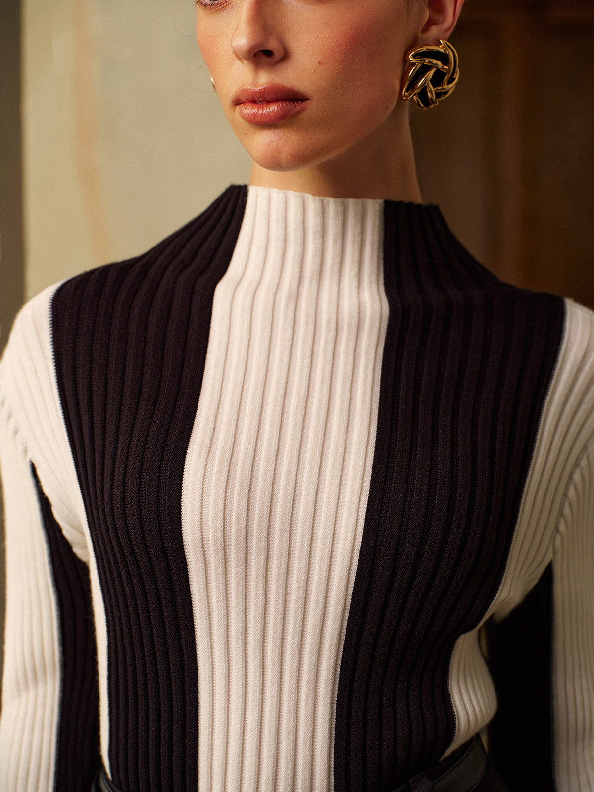 Mock Neck Two-Tone Pinstripe Ribbed Sweater-Chicvia