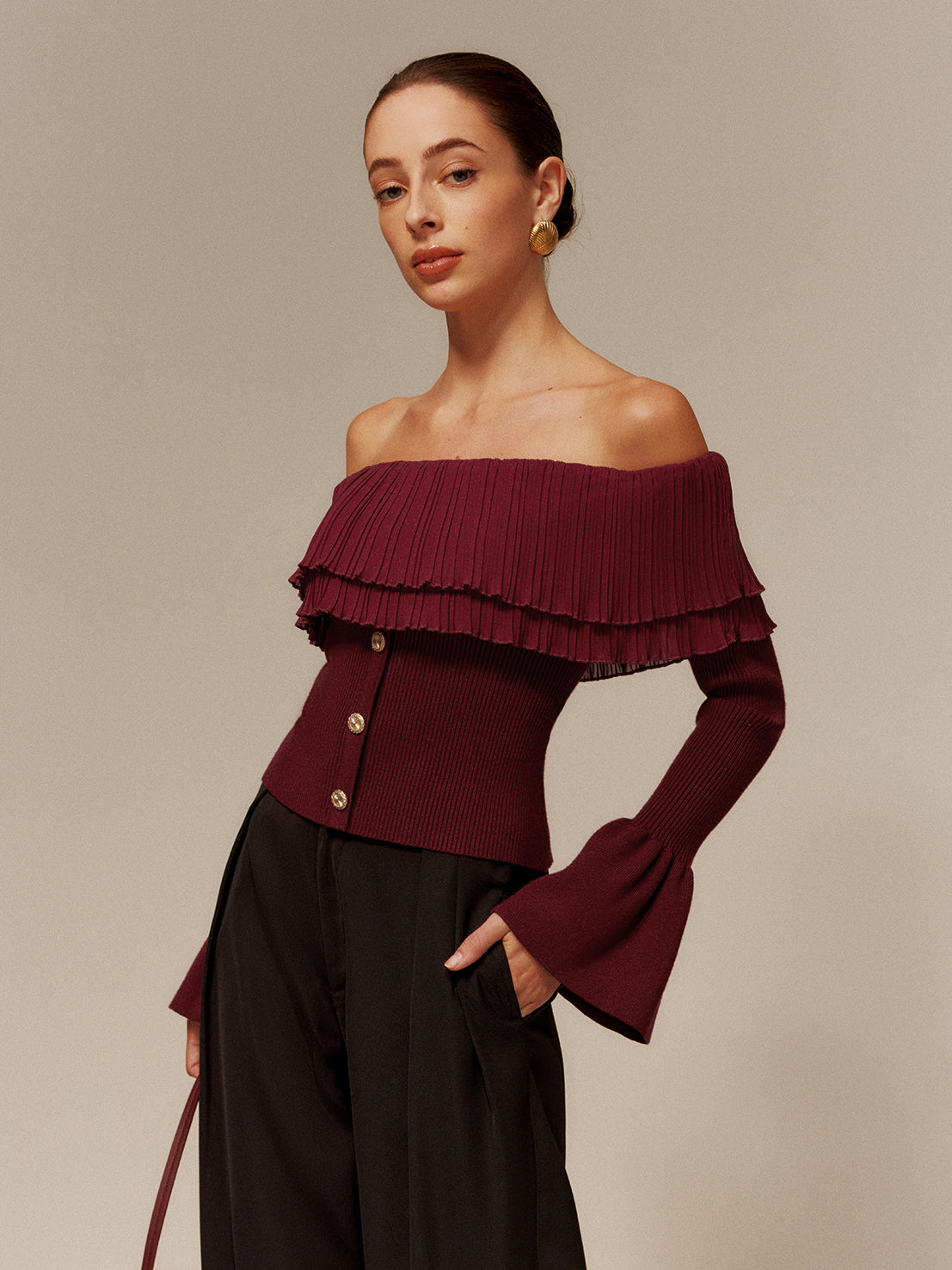 Off-Shoulder Pleated Ruffle Slim Sweater-Chicvia