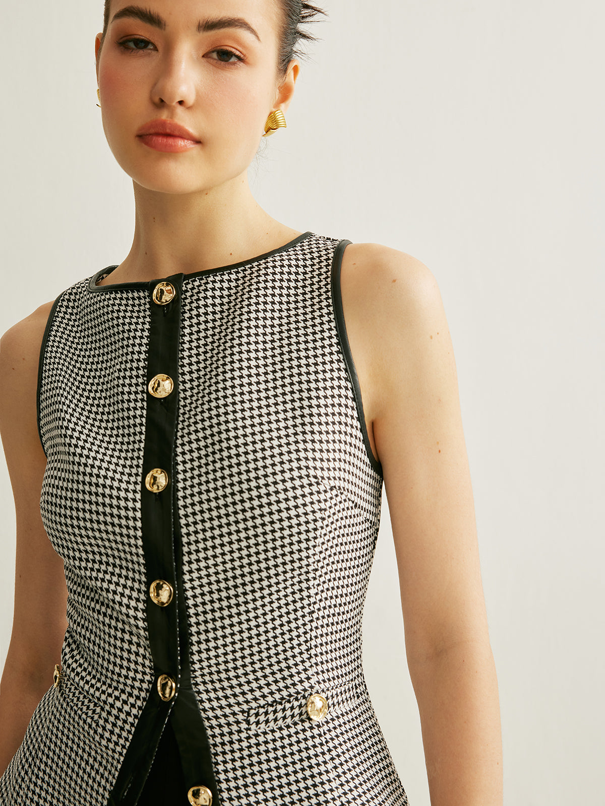 Houndstooth Button Contrast Trim Vest-Chicvia