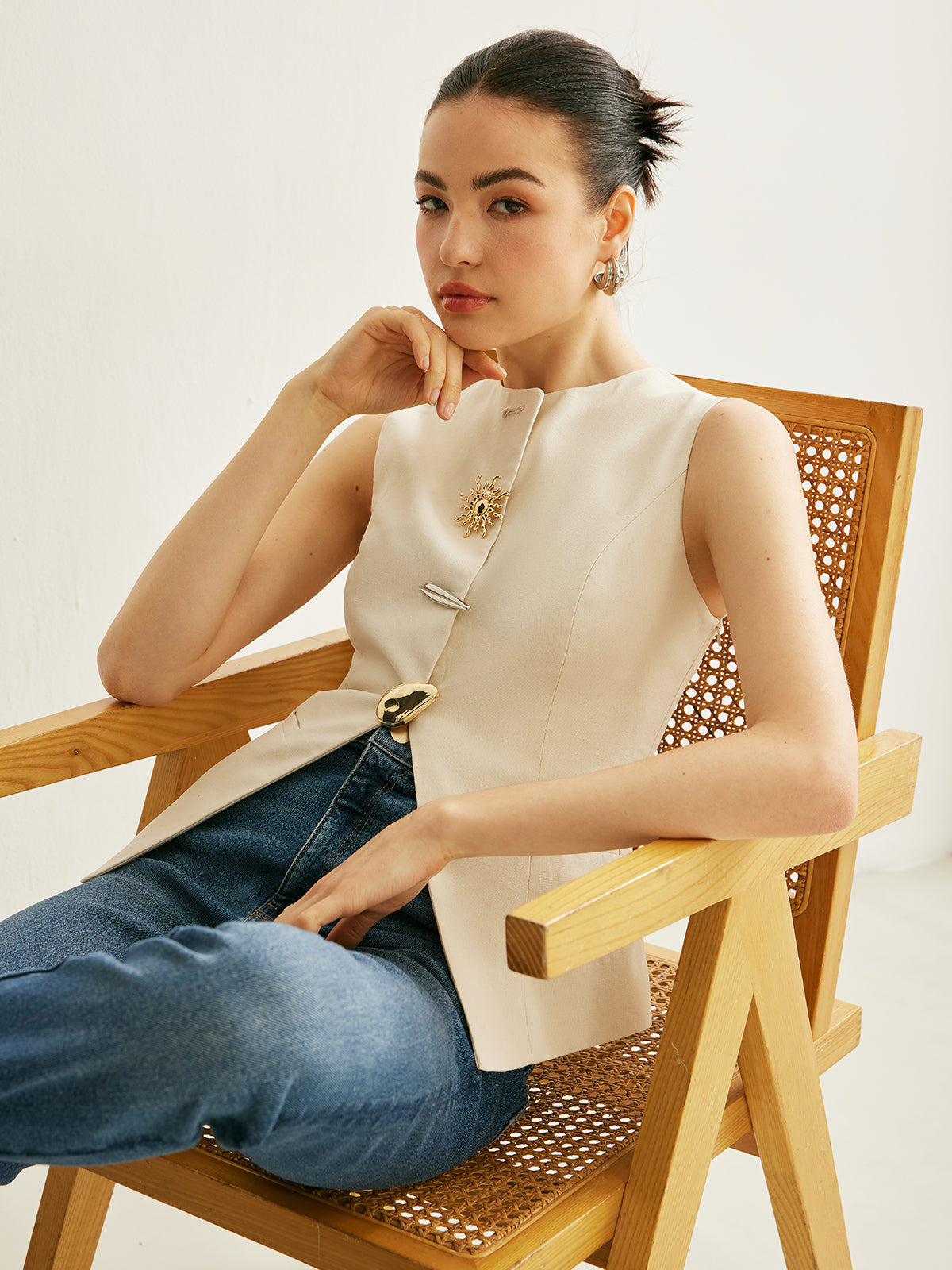 Metal Detail Split Vest-Chicvia