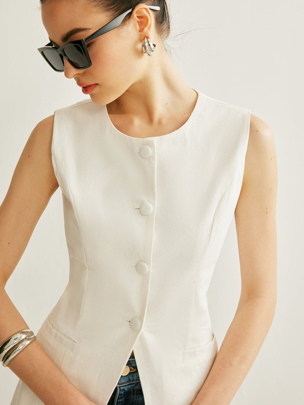 Button Detail Sleeveless Vest-Chicvia