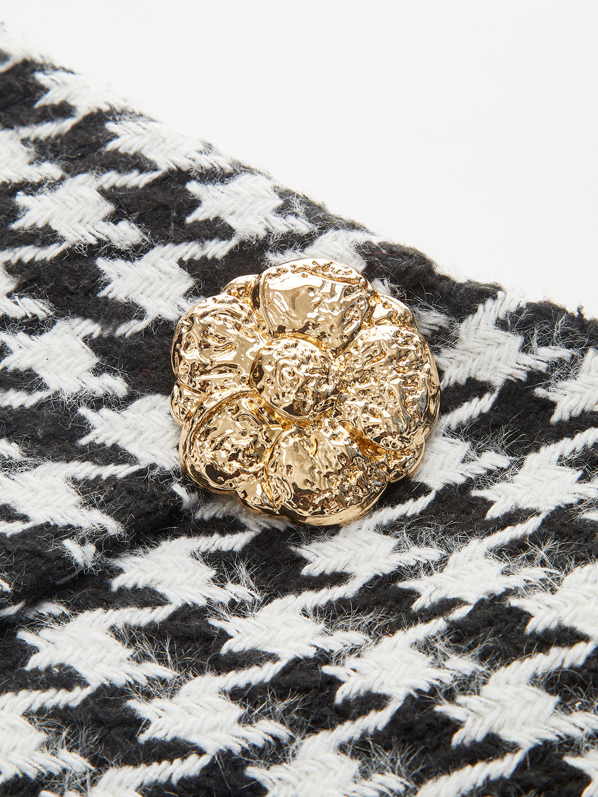 High-Waist Metal-Button Houndstooth Shorts-Chicvia