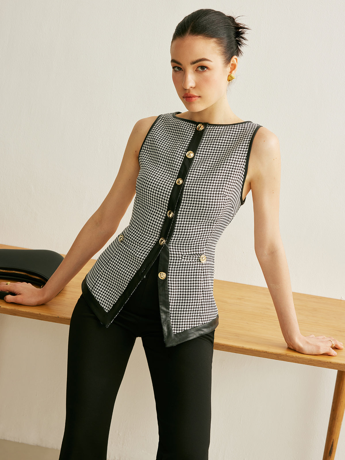 Houndstooth Button Contrast Trim Vest-Chicvia