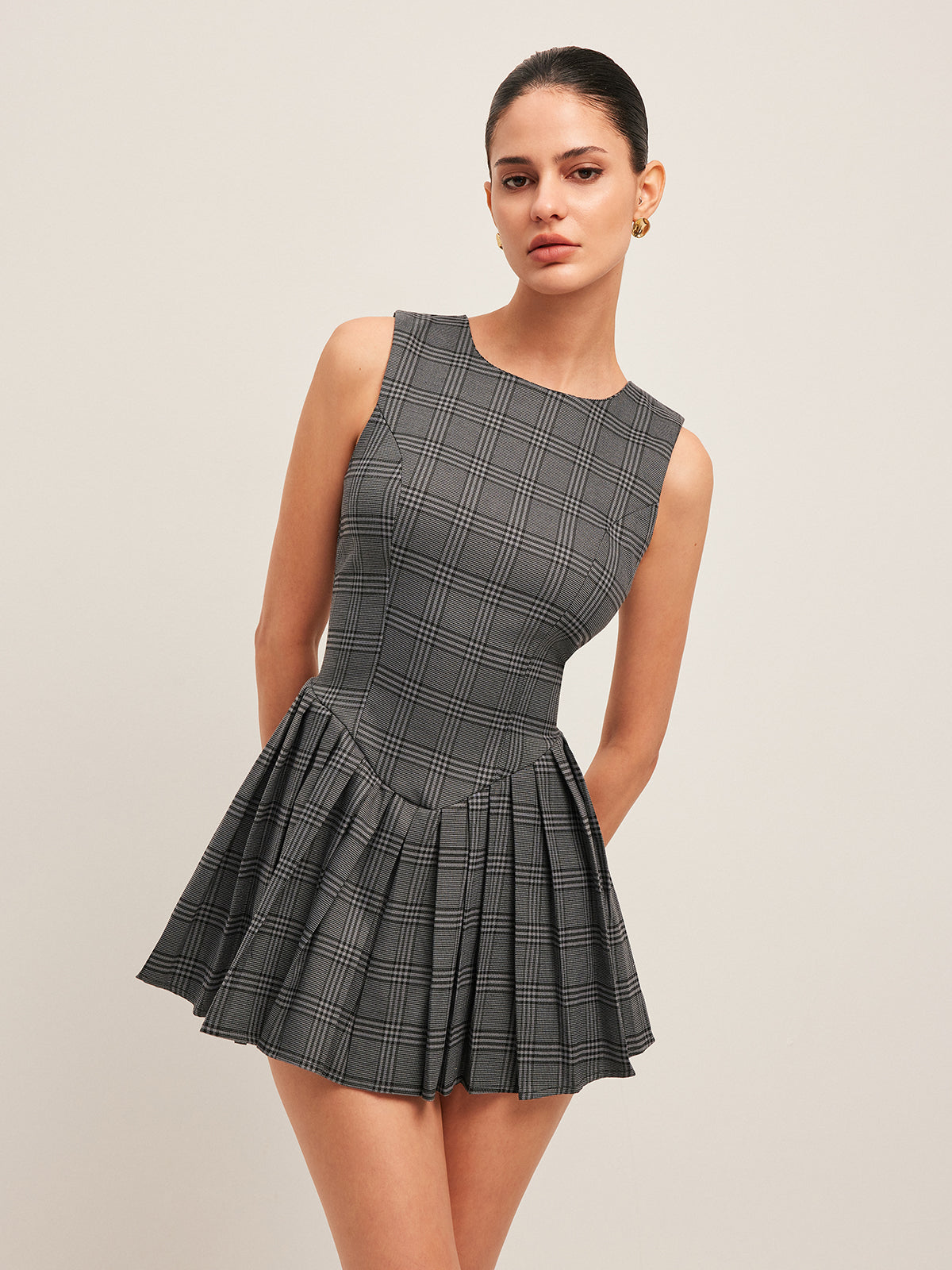 Plaid Pleated Sleeveless Dress-Chicvia