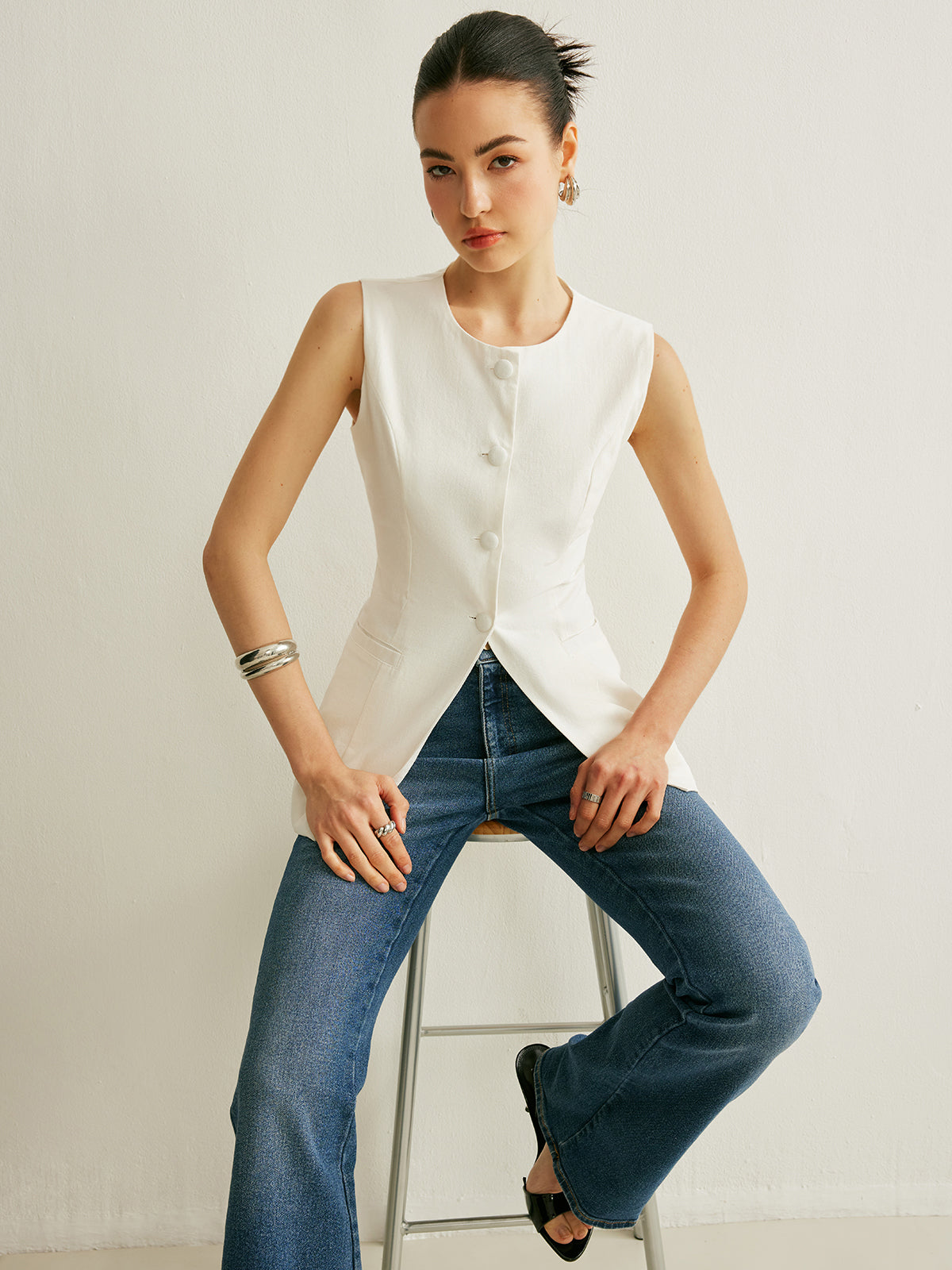 Button Detail Sleeveless Vest-Chicvia