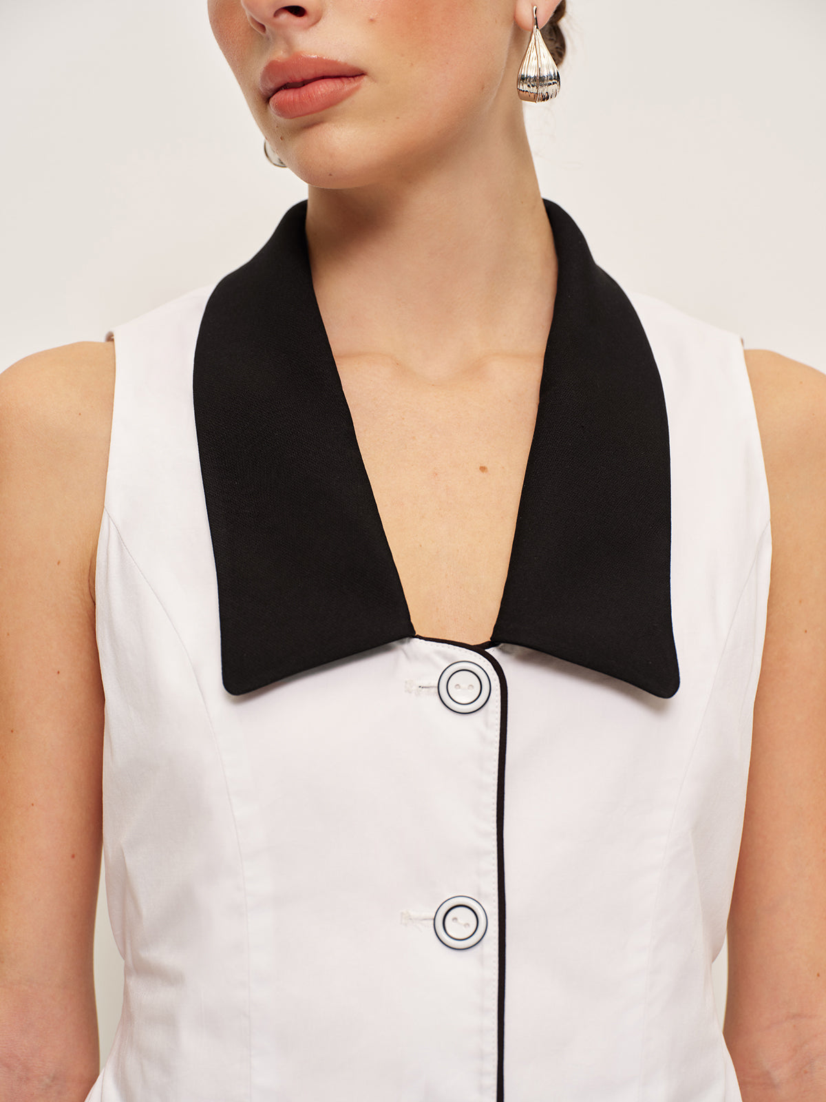 Contrast Collar Button-Up Vest With Back Bow-Chicvia