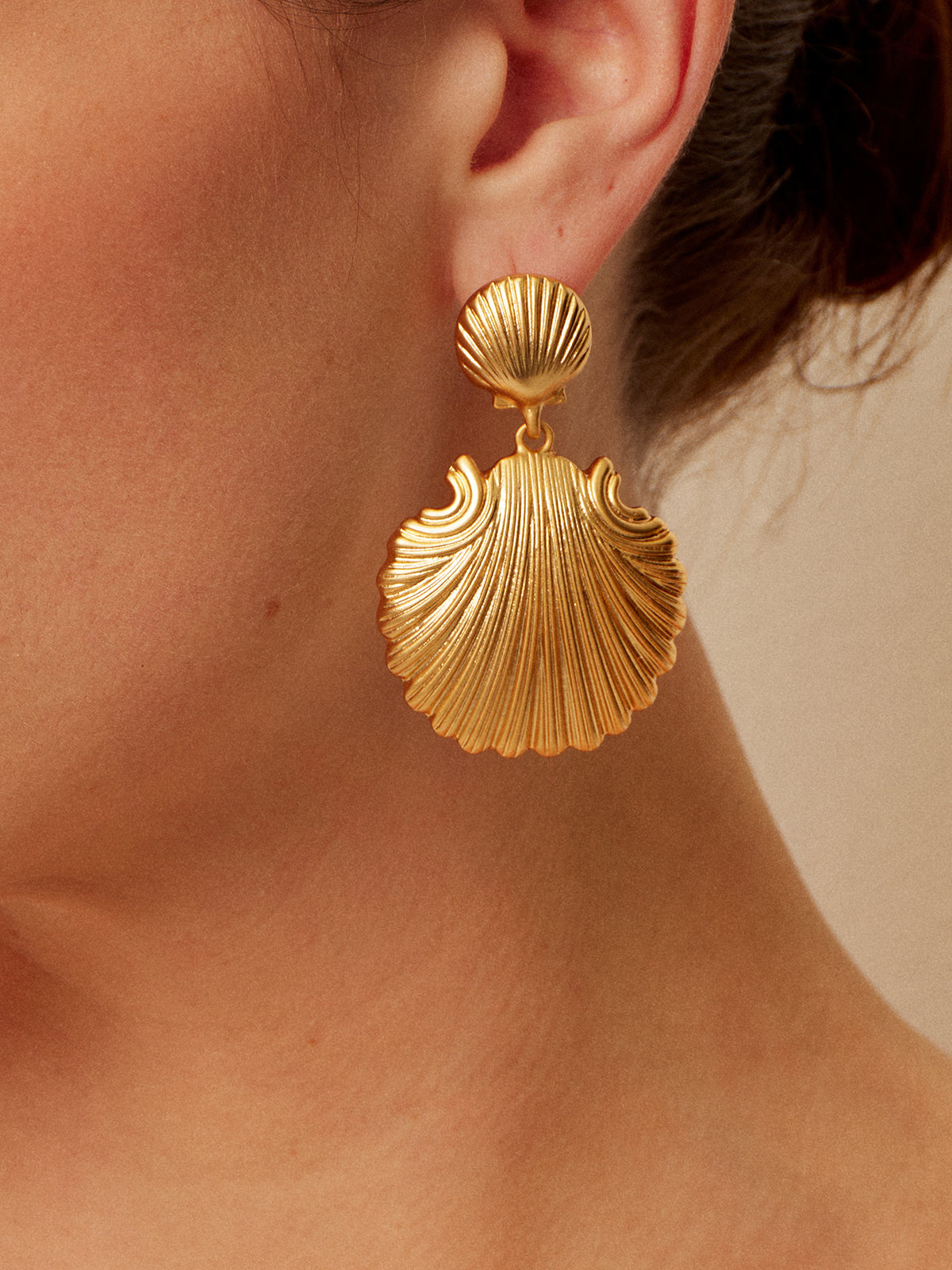 Gold Shell Drop Earrings-Chicvia