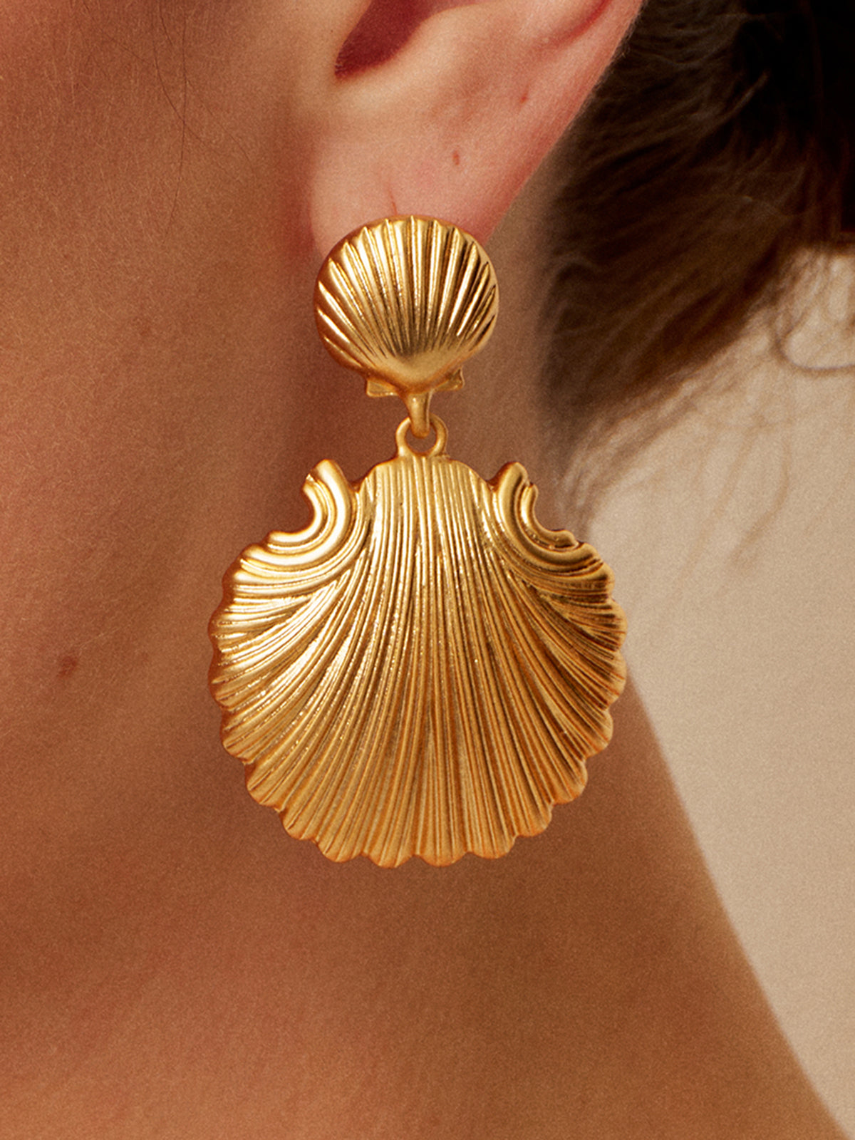 Gold Shell Drop Earrings-Chicvia