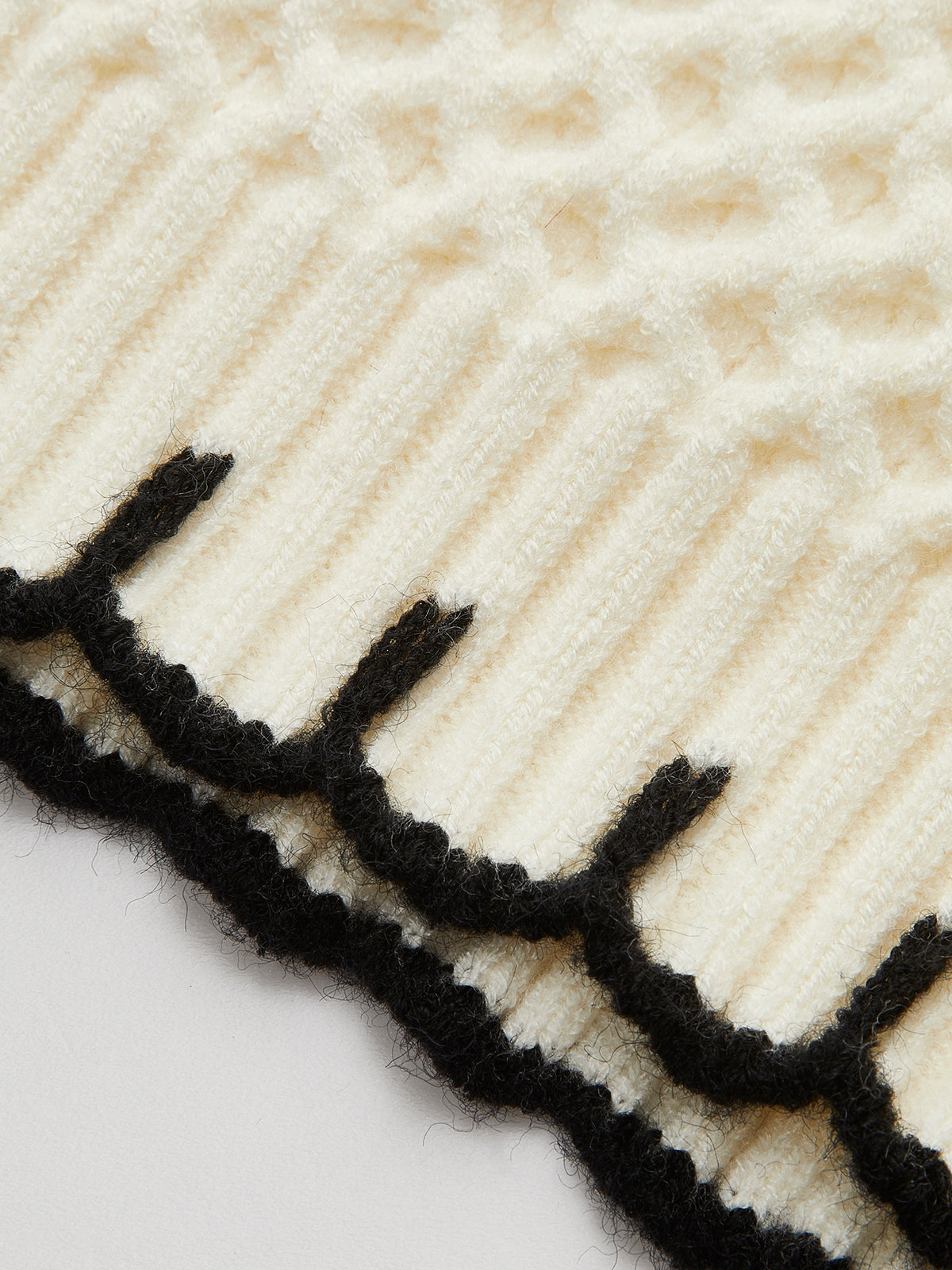 Contrast Trim Sleeveless Ribbed Sweater Vest-Chicvia