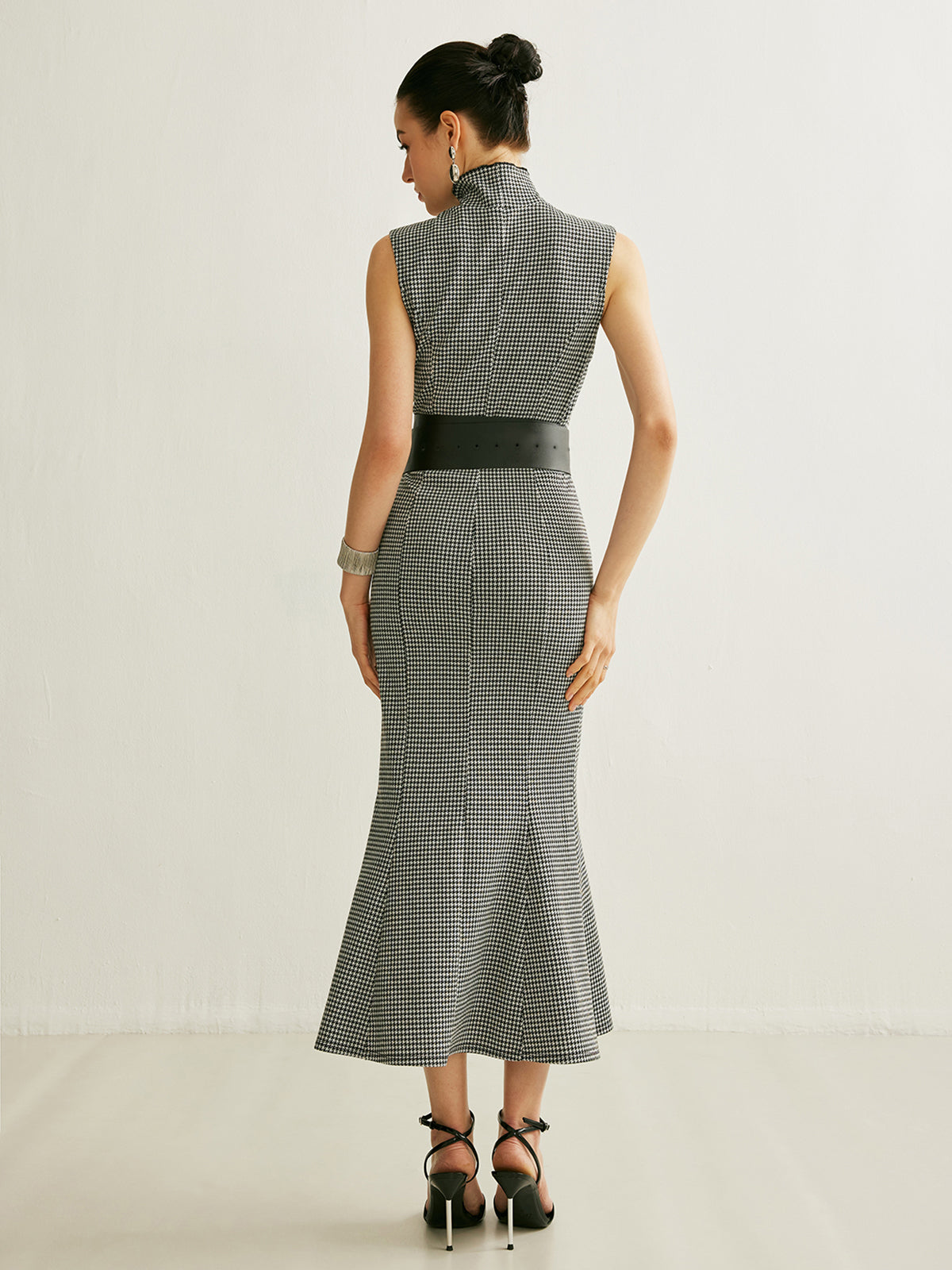 Belted Plaid Sleeveless Dress-Chicvia