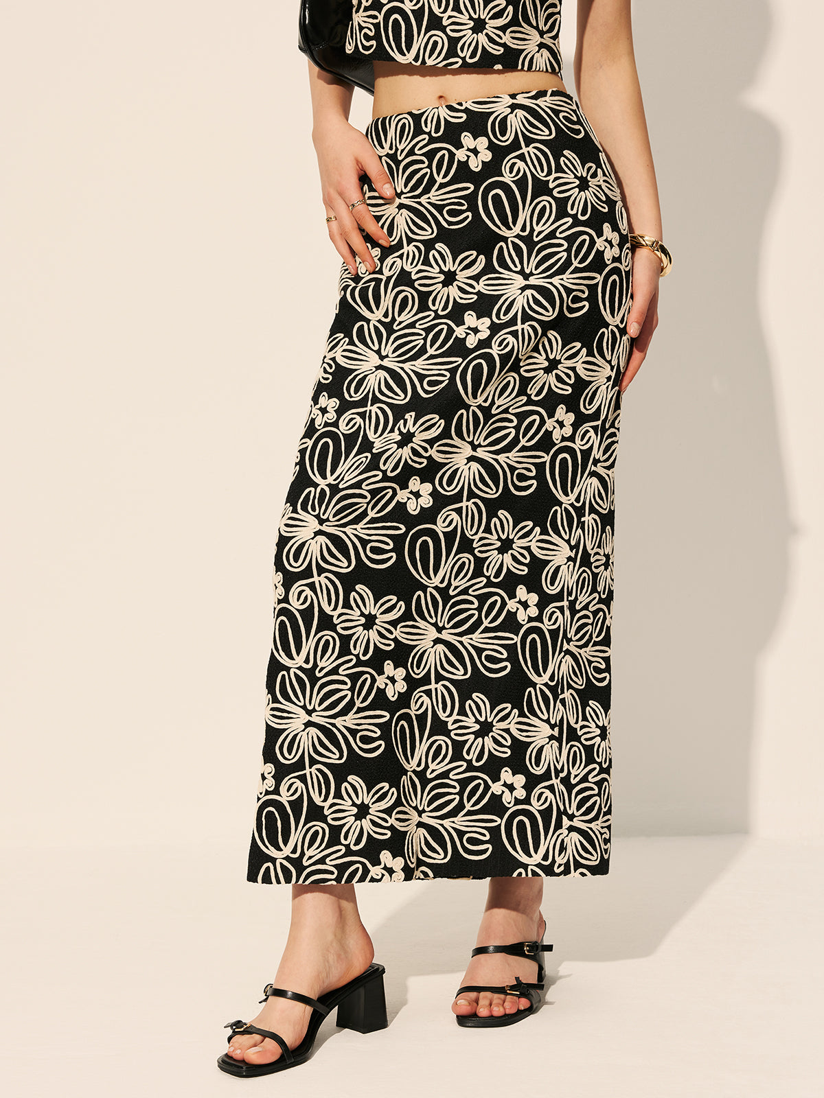 Embroidered Floral Split Skirt-Chicvia