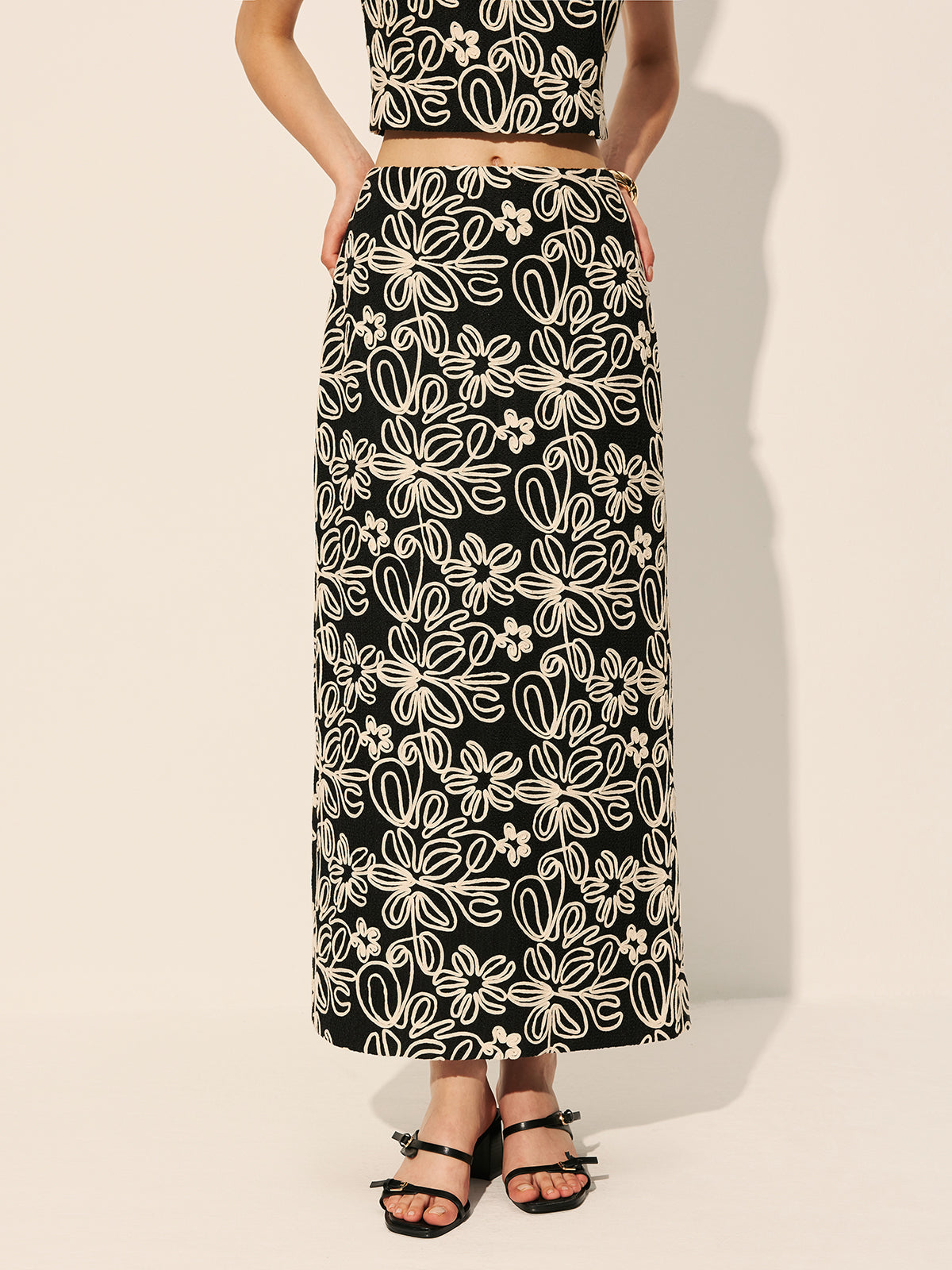 Embroidered Floral Split Skirt-Chicvia