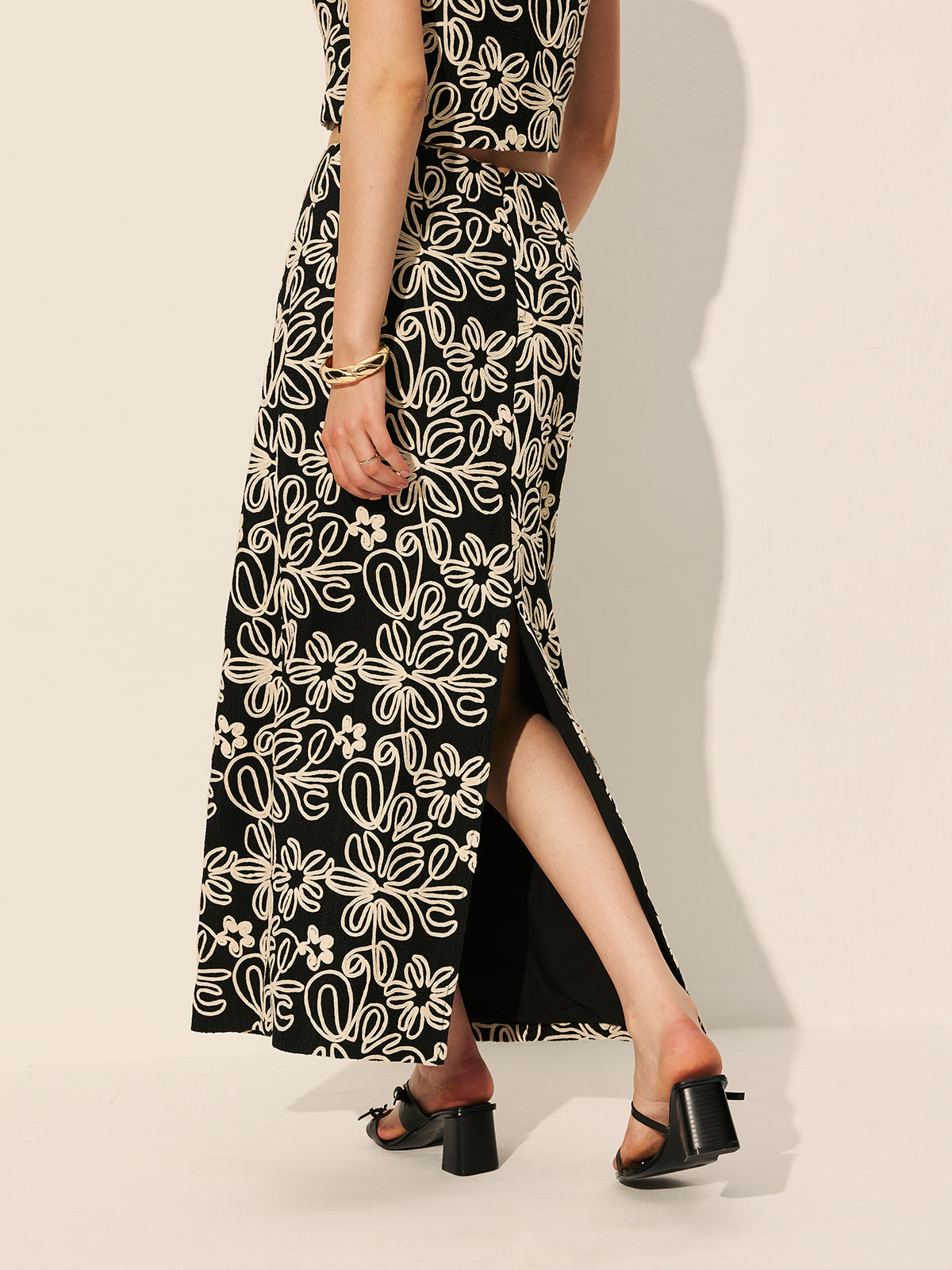 Embroidered Floral Split Skirt-Chicvia