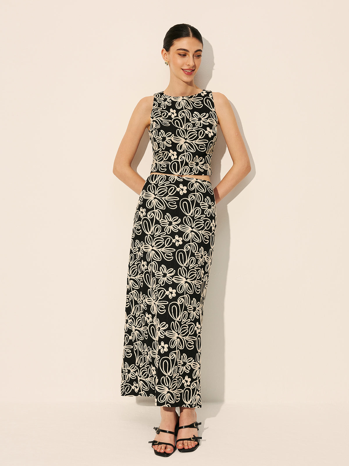 Embroidered Floral Split Skirt-Chicvia