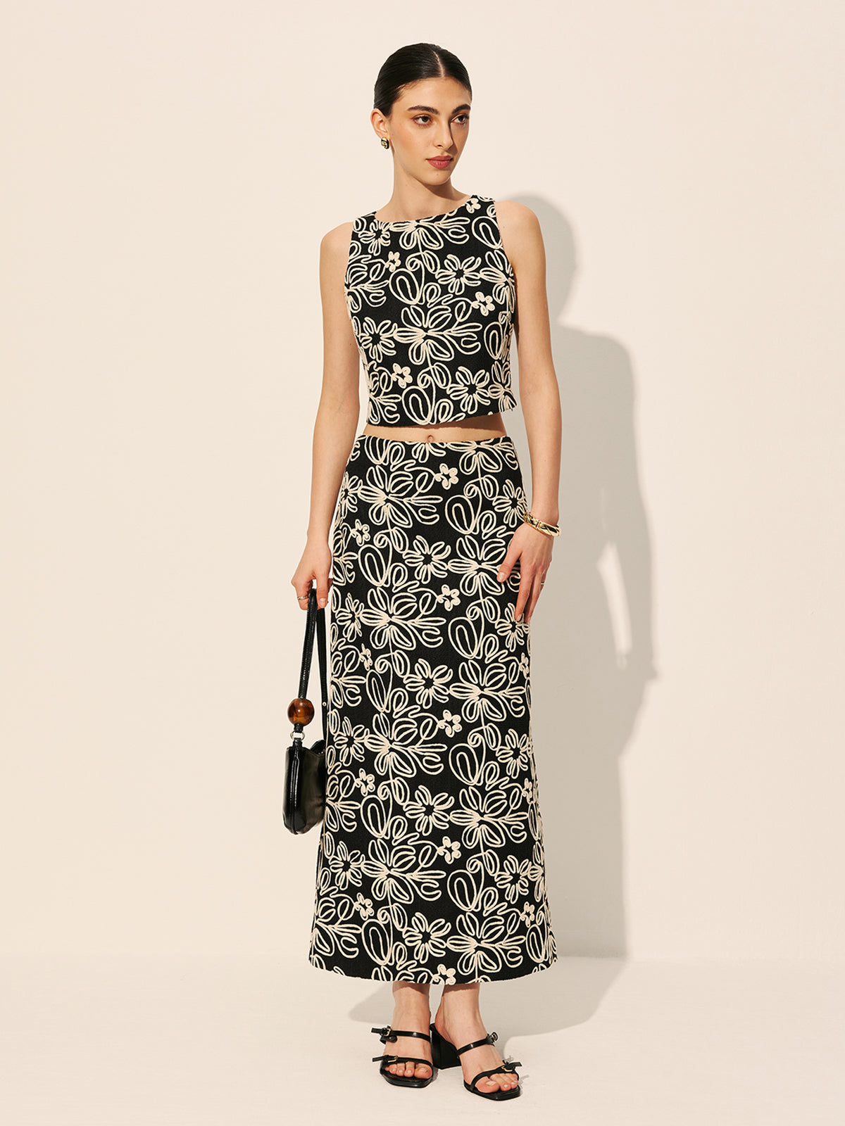 Keyhole Back Floral Embroidered Crop Top-Chicvia