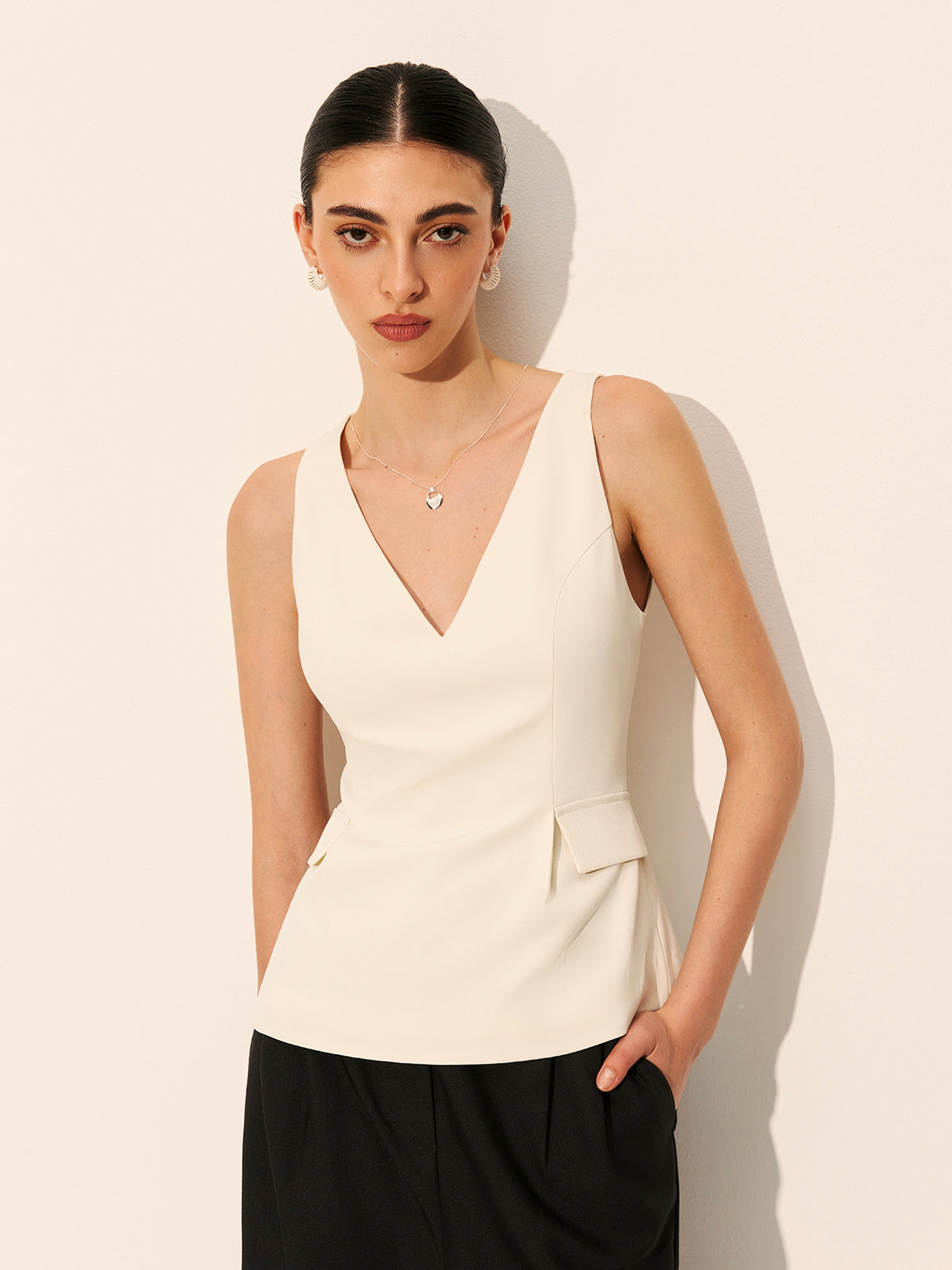 Decor Pockets V-Neck Sleeveless Top-Chicvia