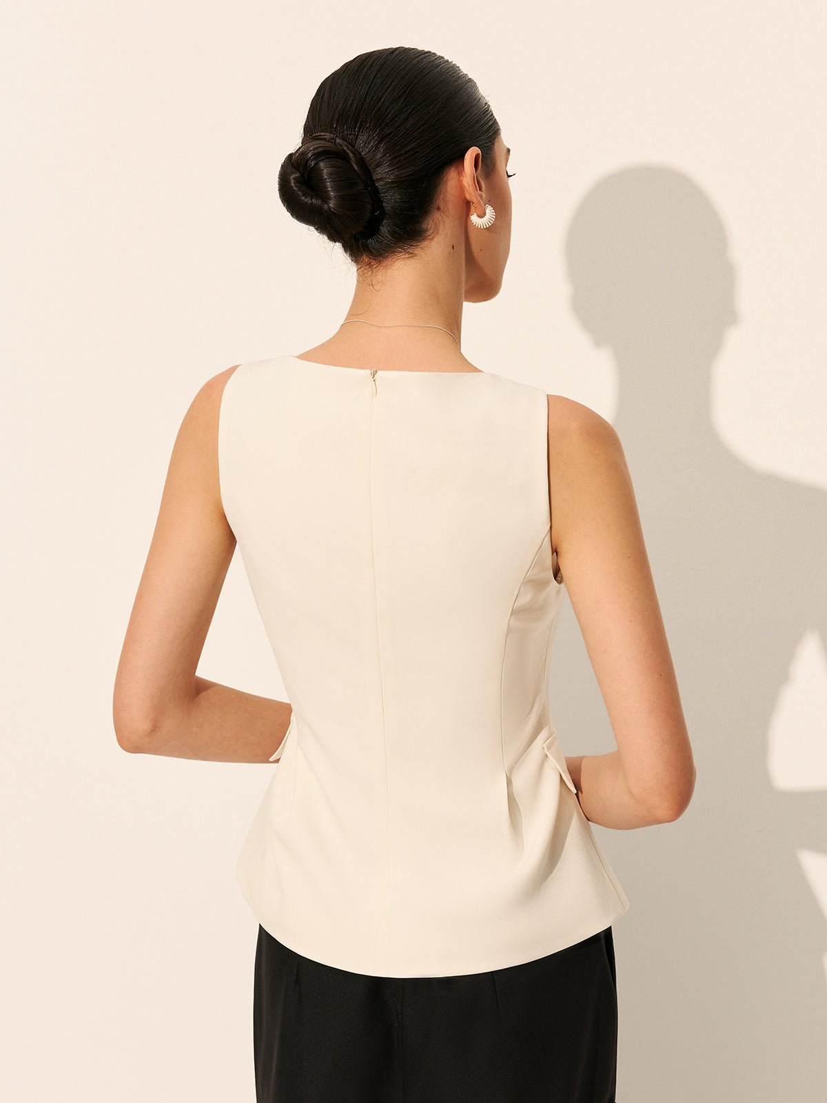 Decor Pockets V-Neck Sleeveless Top-Chicvia