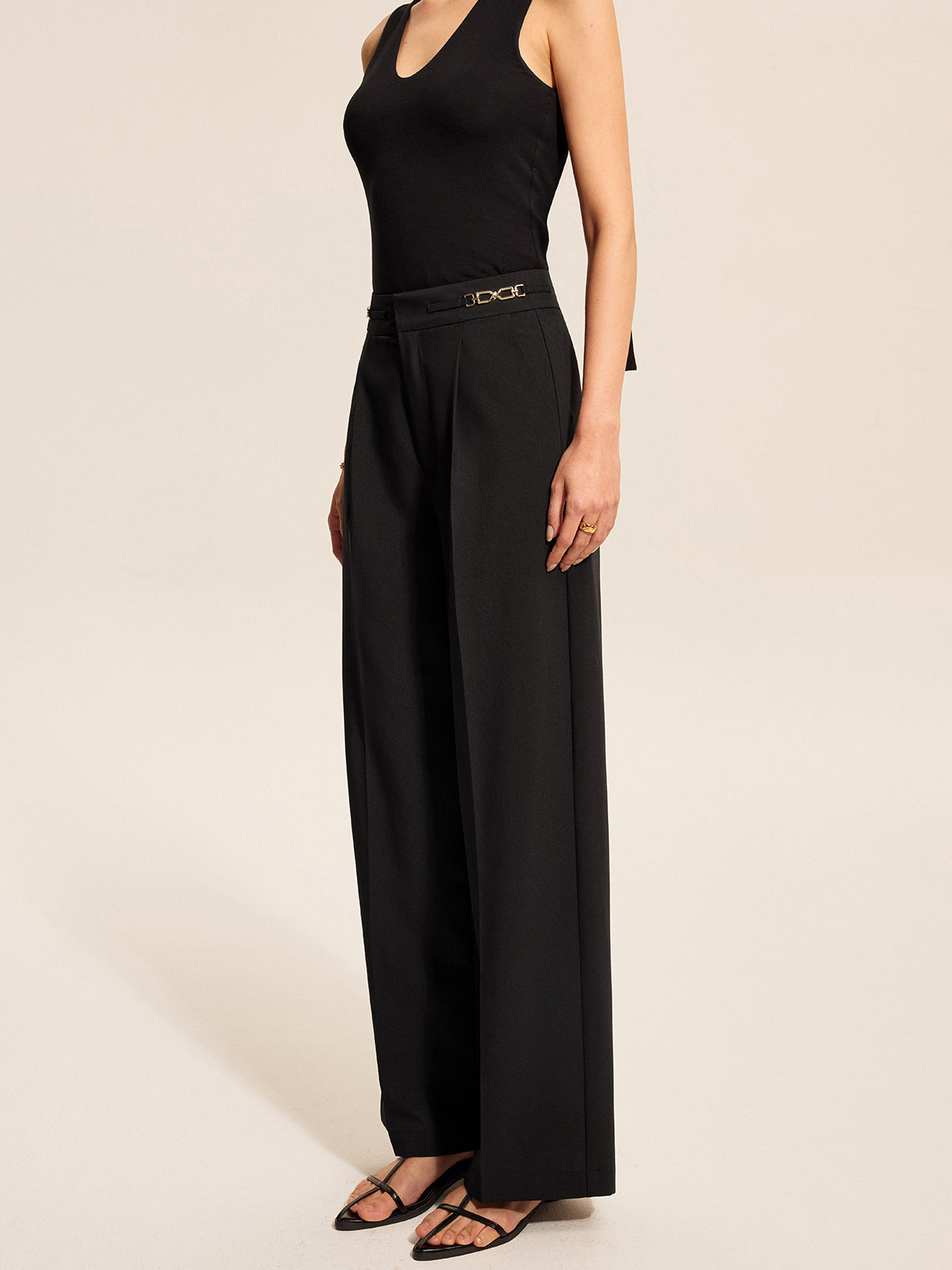 Mid-Waist Pleated Pants With Chain Detail-Chicvia