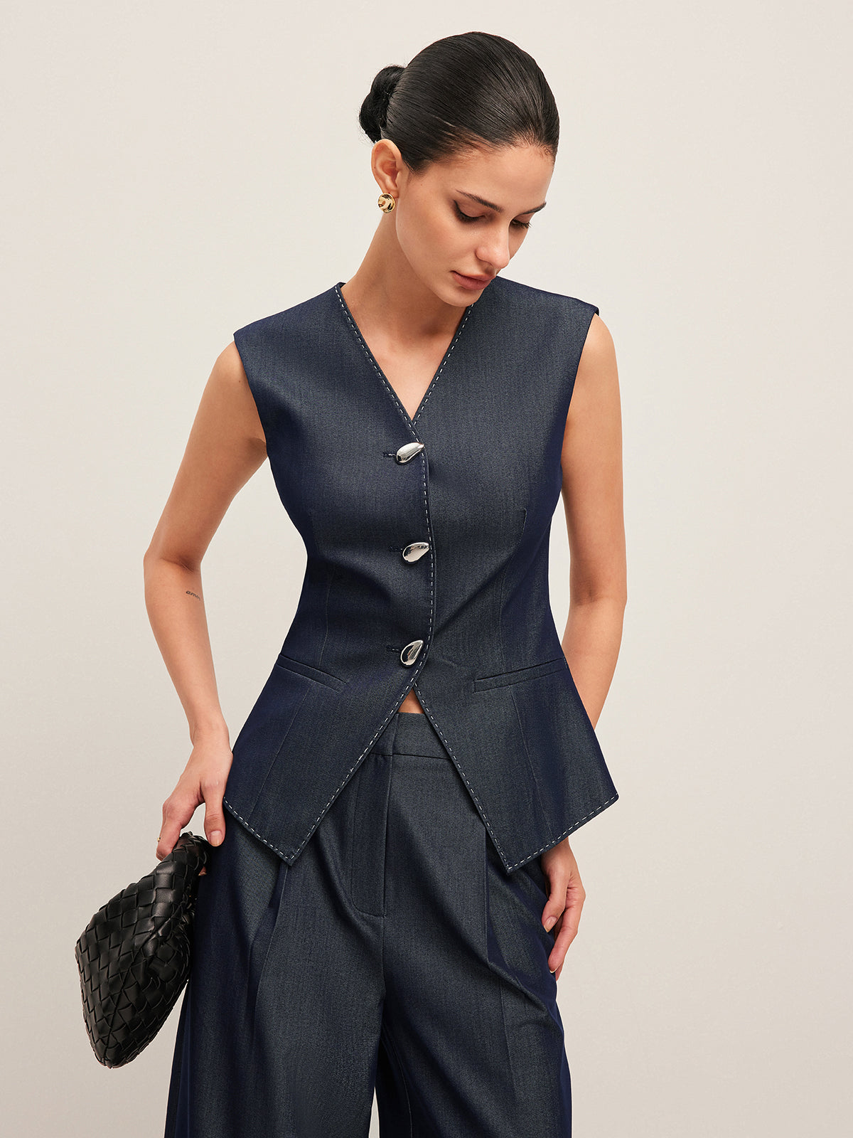 Contrast Stitched Buttoned Peplum Vest-Chicvia
