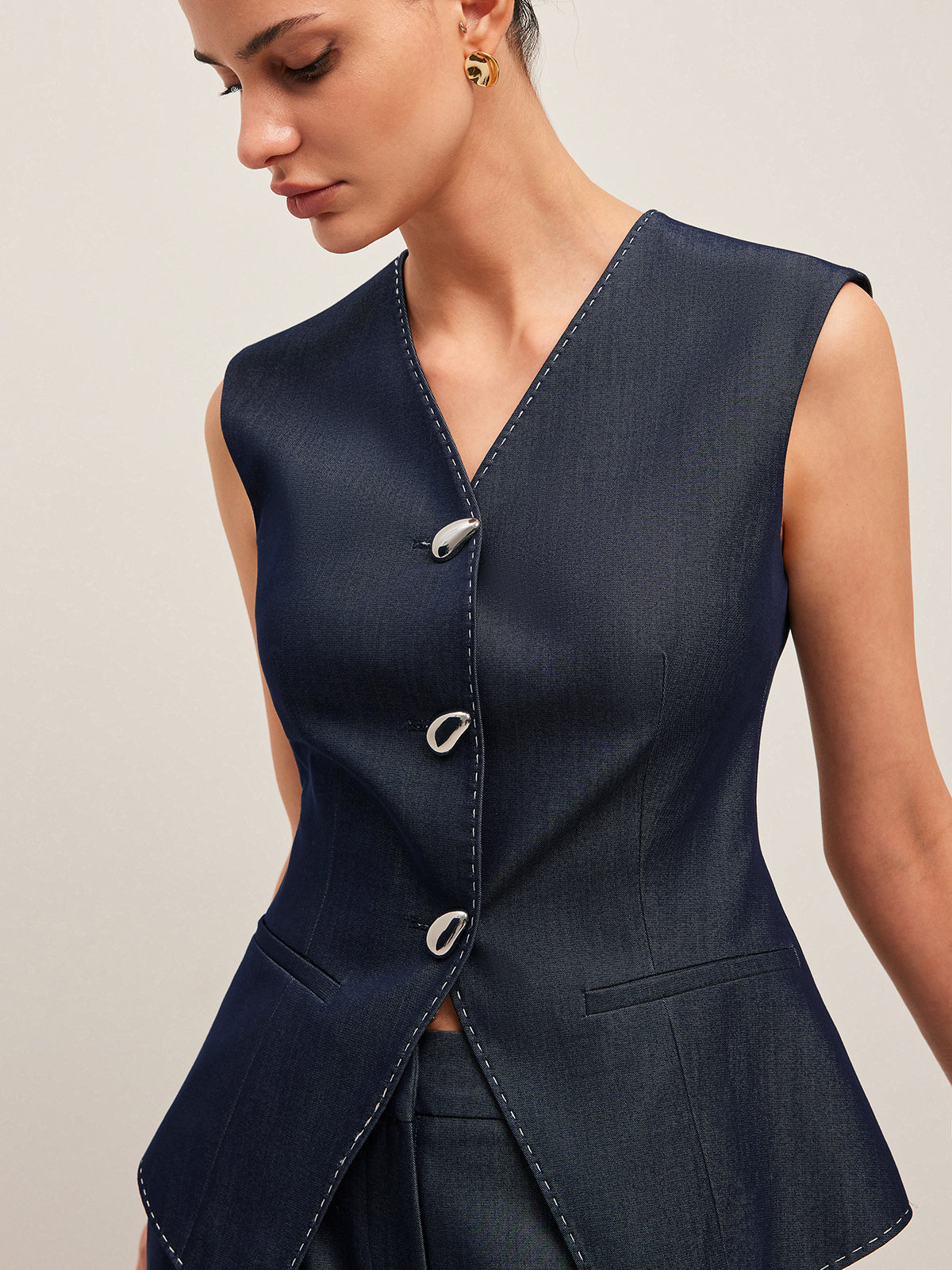Contrast Stitched Buttoned Peplum Vest-Chicvia