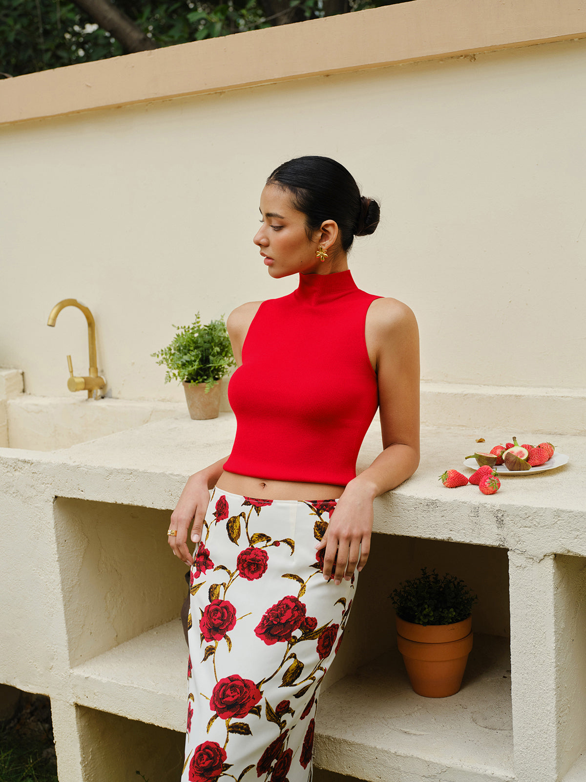 Knit Mock Neck Sleeveless Crop Top-Chicvia